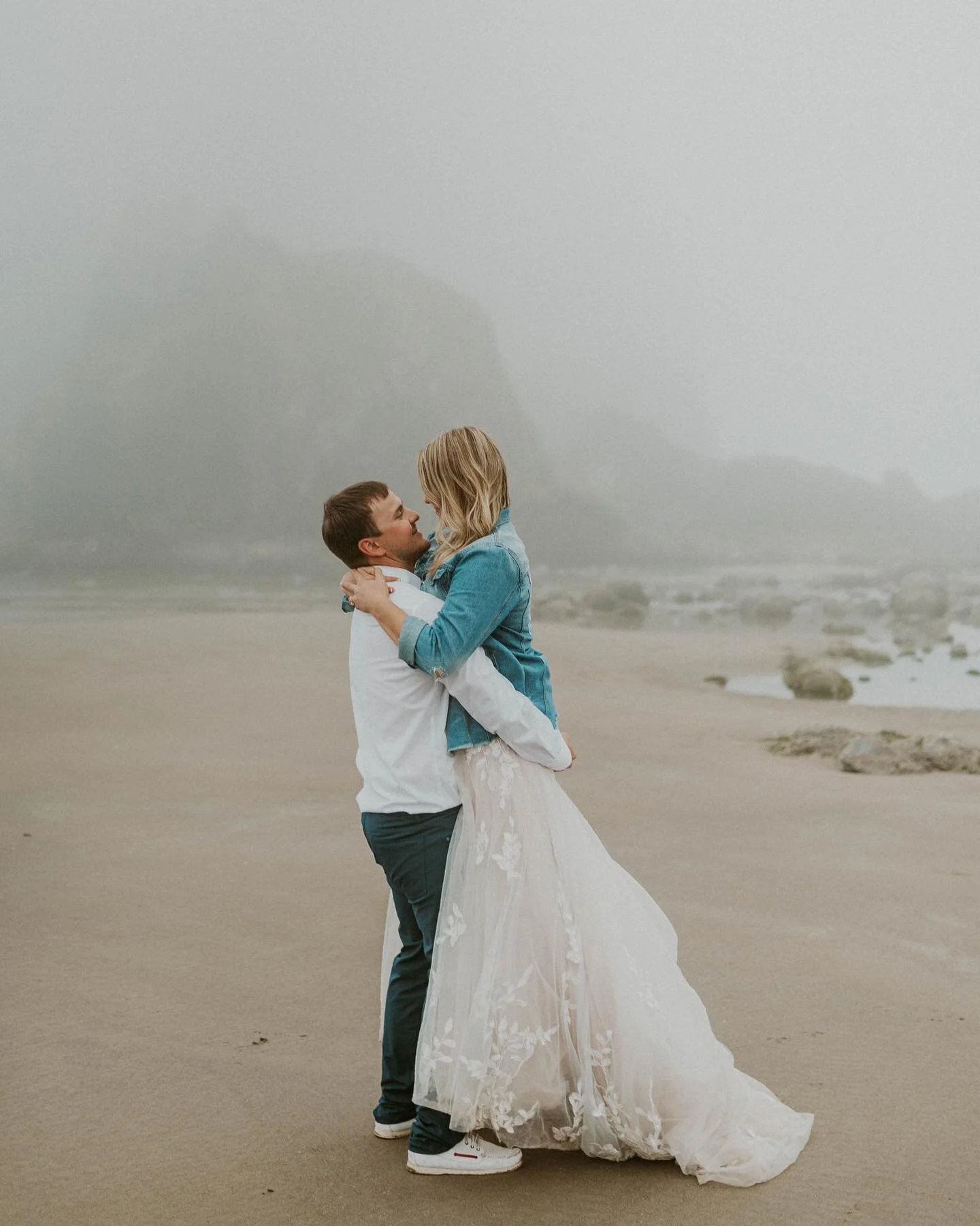 Despite COVID, forests burning down around us, and probably a soon-to-be alien invasion, these two DID THE DANG THING!! 💍

If you are wanting to keep an intimate or more traditional wedding to include family + friends, but looking for a way to have 