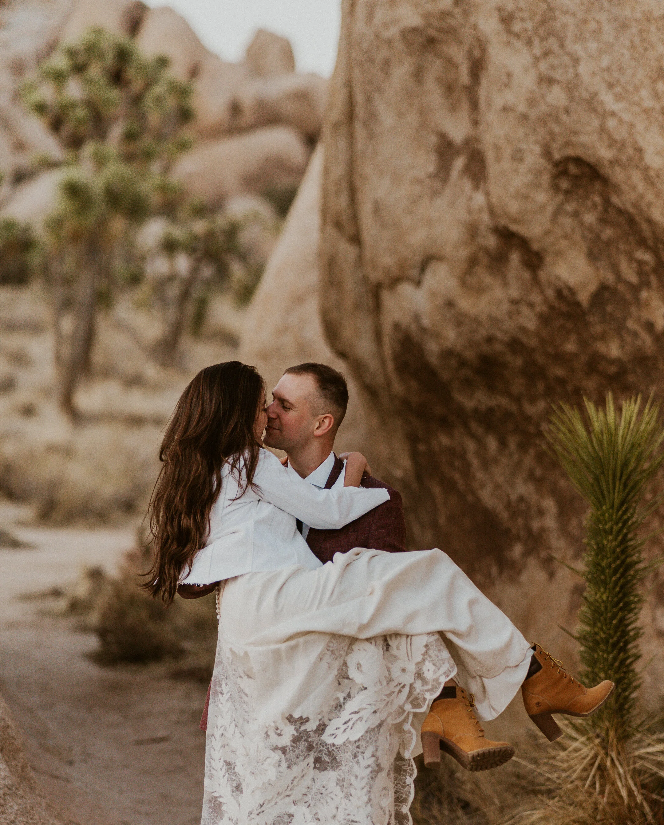 ale-cam-joshua-tree-national-park-elopement-lauren-turner-photography-00077.jpg