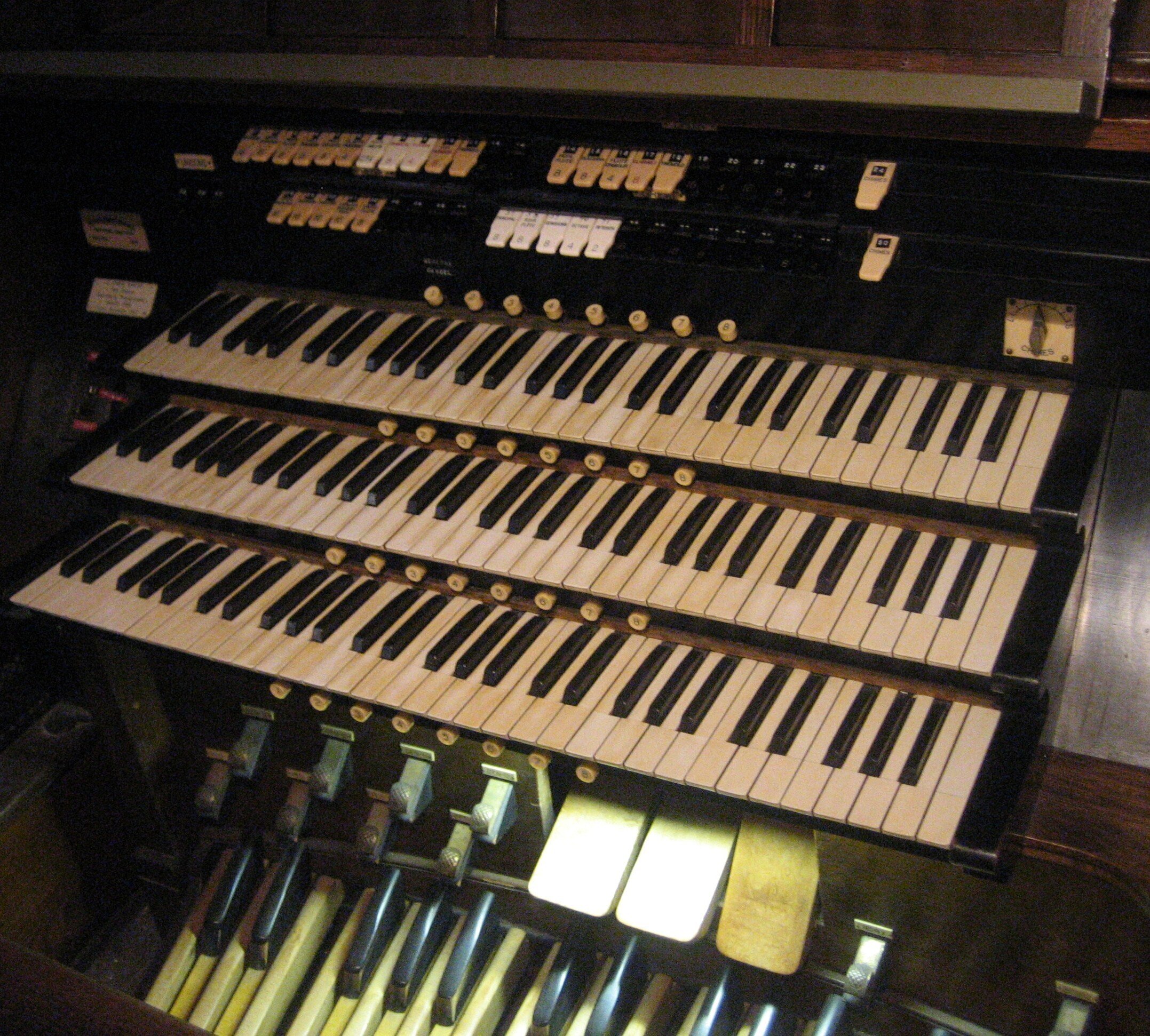  Opus 1295 - 1925 G. Edwin Dunlap Pipe Organs Harrisburg, Pennsylvania Rebuilt 1986 Tonal Revisions 1987 