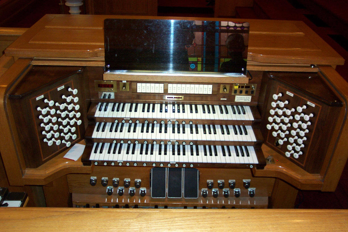  Moller Organ Company, 1938, rebuilt 1974, Opus 6618 Rebuilt and enlarged by R. J. Brunner &amp; Co. 1999, Opus 37 27 ranks; 1,804 pipes   