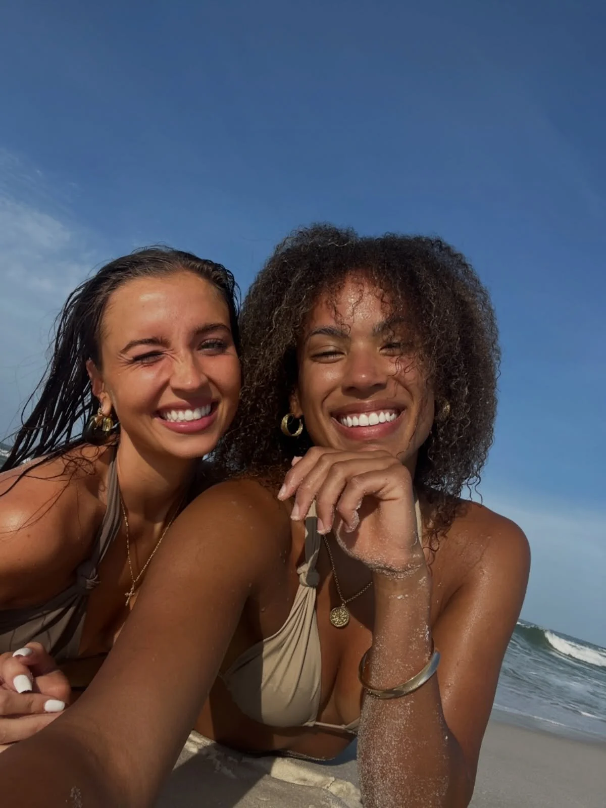 MOOD🐚 because today is our Pre Spring Break Pop Up! Come shop today and tomorrow at @reformpilatescomo 🤍 members and students get discounts! 
All details pinned on our profile 🌊