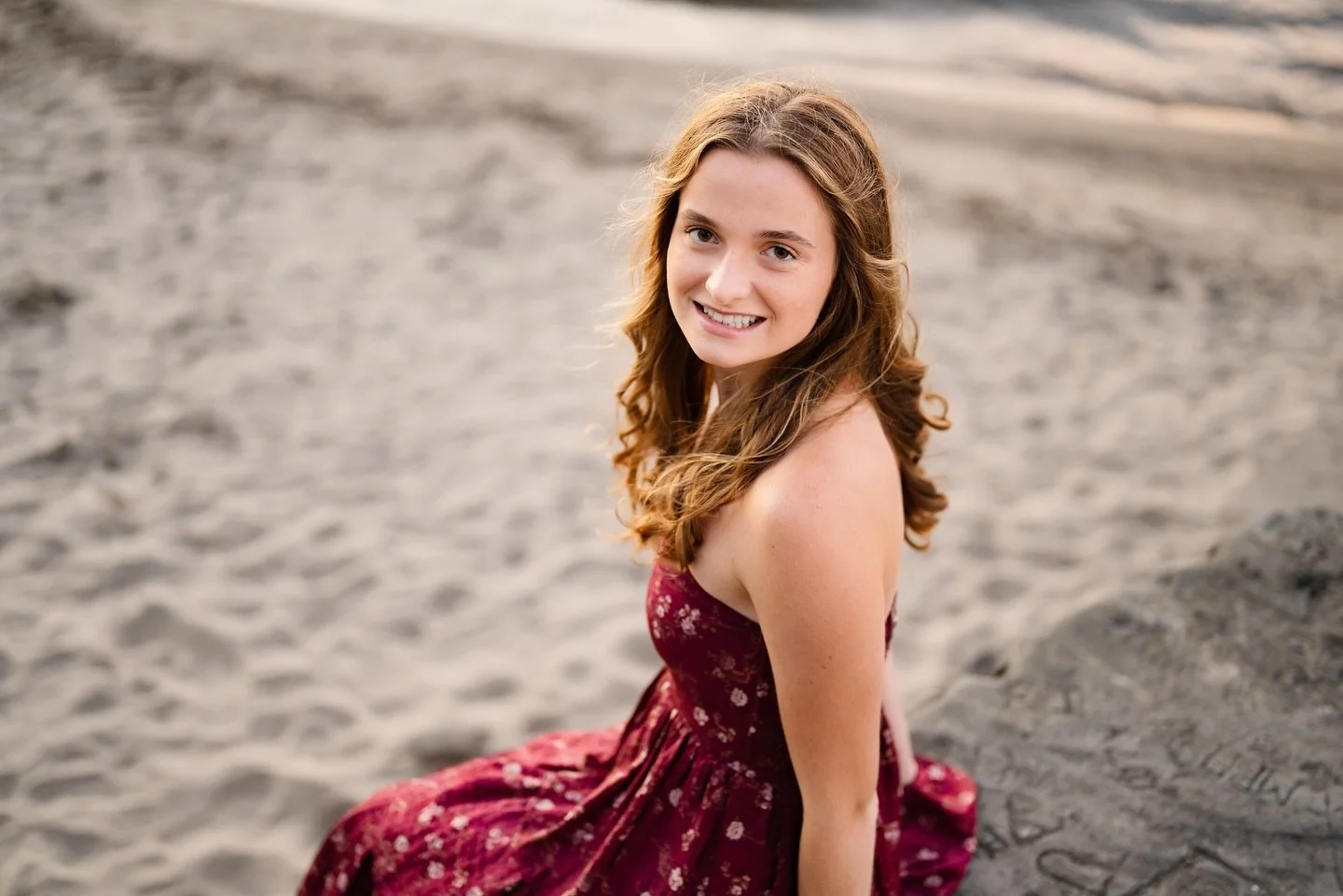 Not sure what these new updates to IG are with photo dimension, but this is different. 😂 Anyhoooo&hellip;.high school senior booking is in full swing and I&rsquo;m here for it! Get on the books before fall- that&rsquo;s the busiest time for photogra