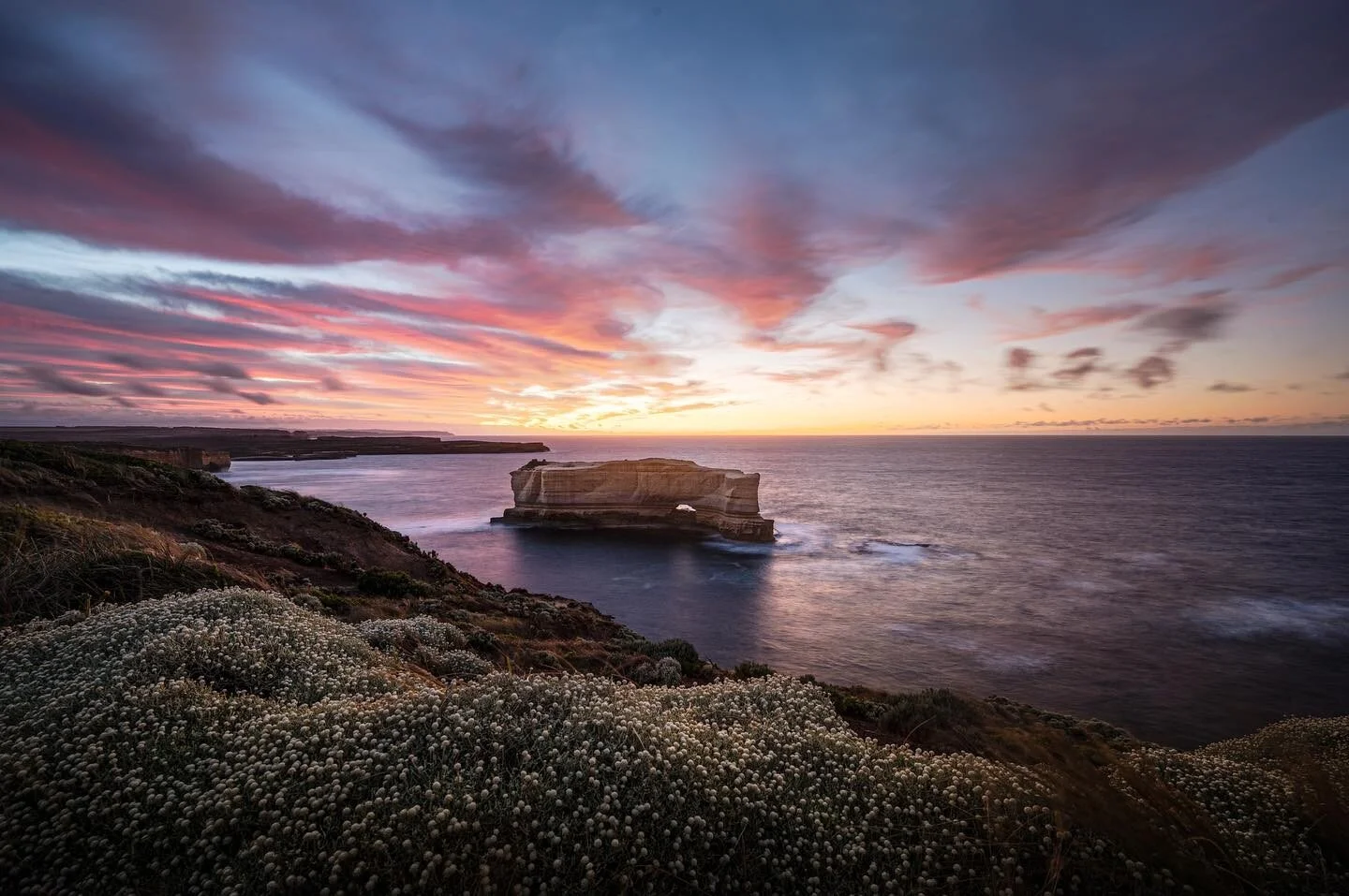 Yesterday morning I got up at 4:30am to shoot sunrise on the great ocean Road and I wasn&rsquo;t disappointed 🔥🔥🔥

The Bakers oven is often an over looked limestone formation  along @visitgreatoceanroad you could drive right past it if you didn&rs