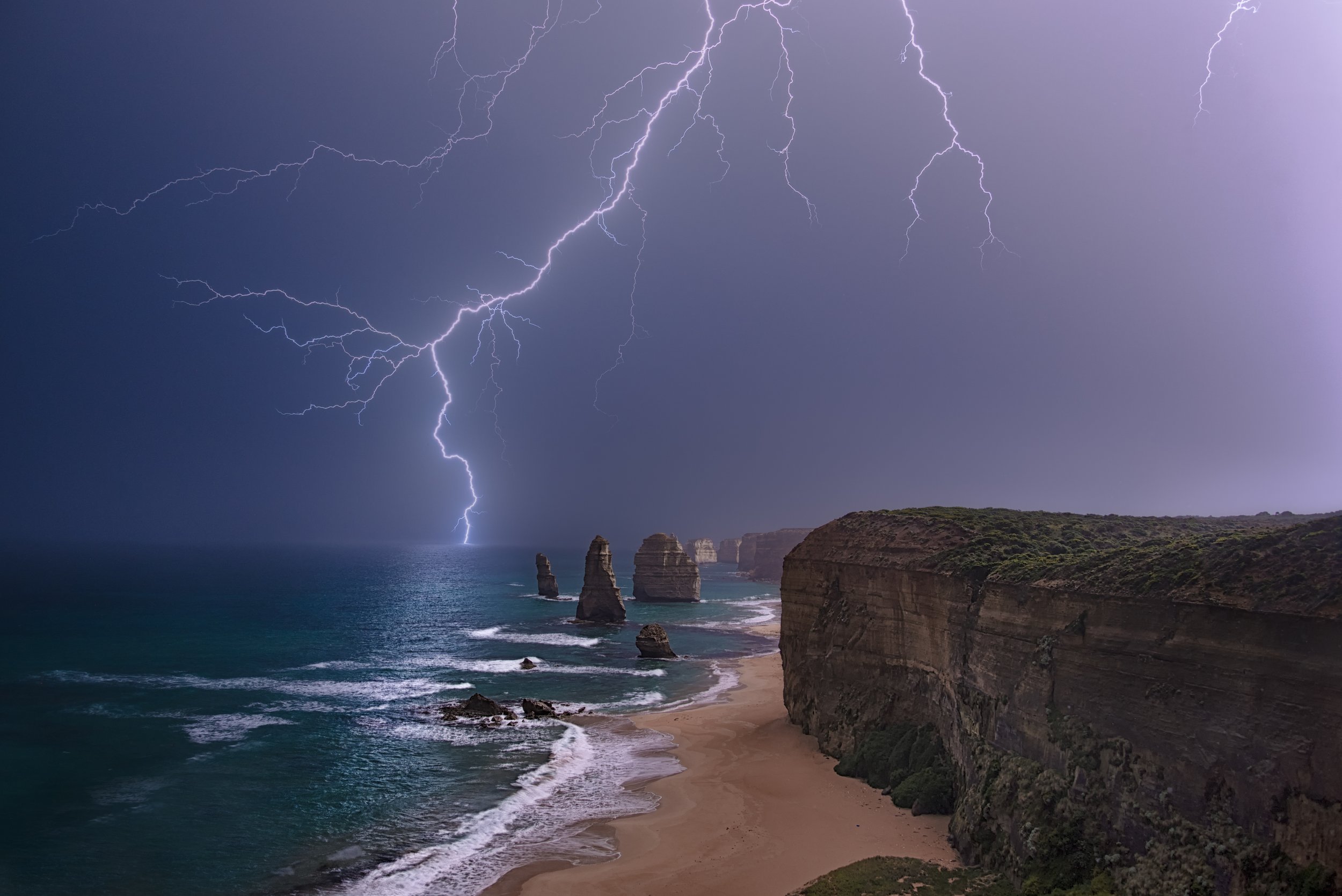 the great Ocean Road Twelve Apostles Lightning.jpg