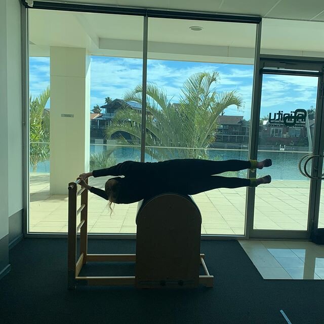 Might not look like much but so much going on here: axial elongation, balance, control, alignment, stability, abductor and adductor work. 
Train smart.
#movementwithmeaning #pilatesadelaide #pilates #infinitypilateswestlakes #infinitypilatesandperson
