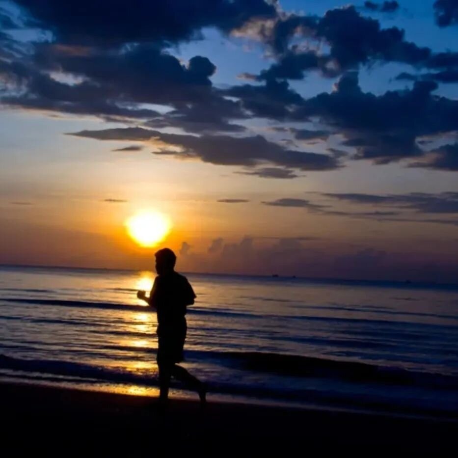 Kick of your bucket list and run along paradise at our Moonlight Madness event on 18th March. 
.
Run along our iconic coastline and sun sets and then the night sky is lit up from the moon and stars. 
.
There is no time like the present to seize this 