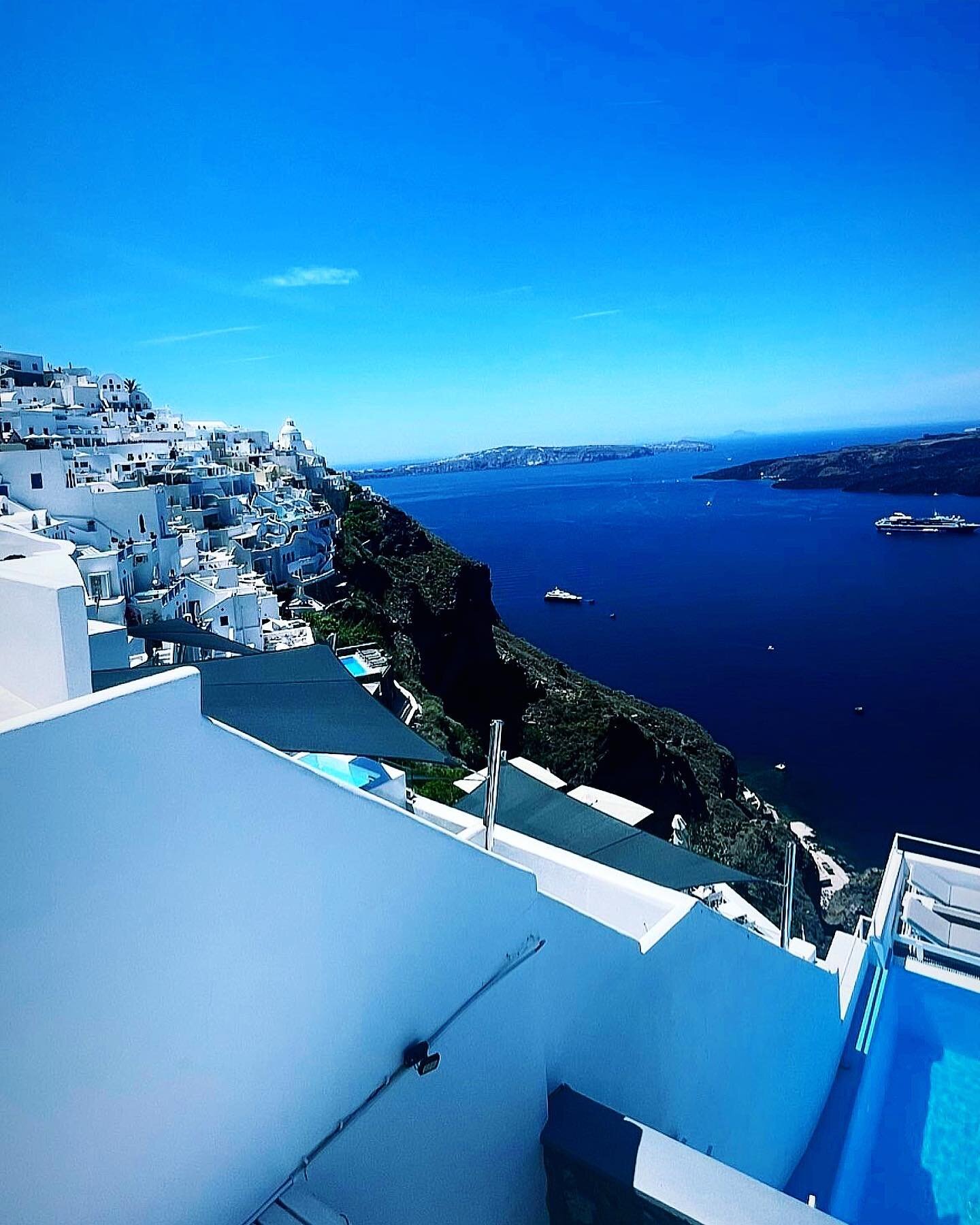 50 shades of blue
.
.
.
#santorini #santorinigreece #santoriniisland #fira #firasantorini #firasantorinigreece #firagreece #therasantorini #therasantorinigreece #theragreece #shadesofblue #island #travel #travelphotography #travelgram #travelgreece #
