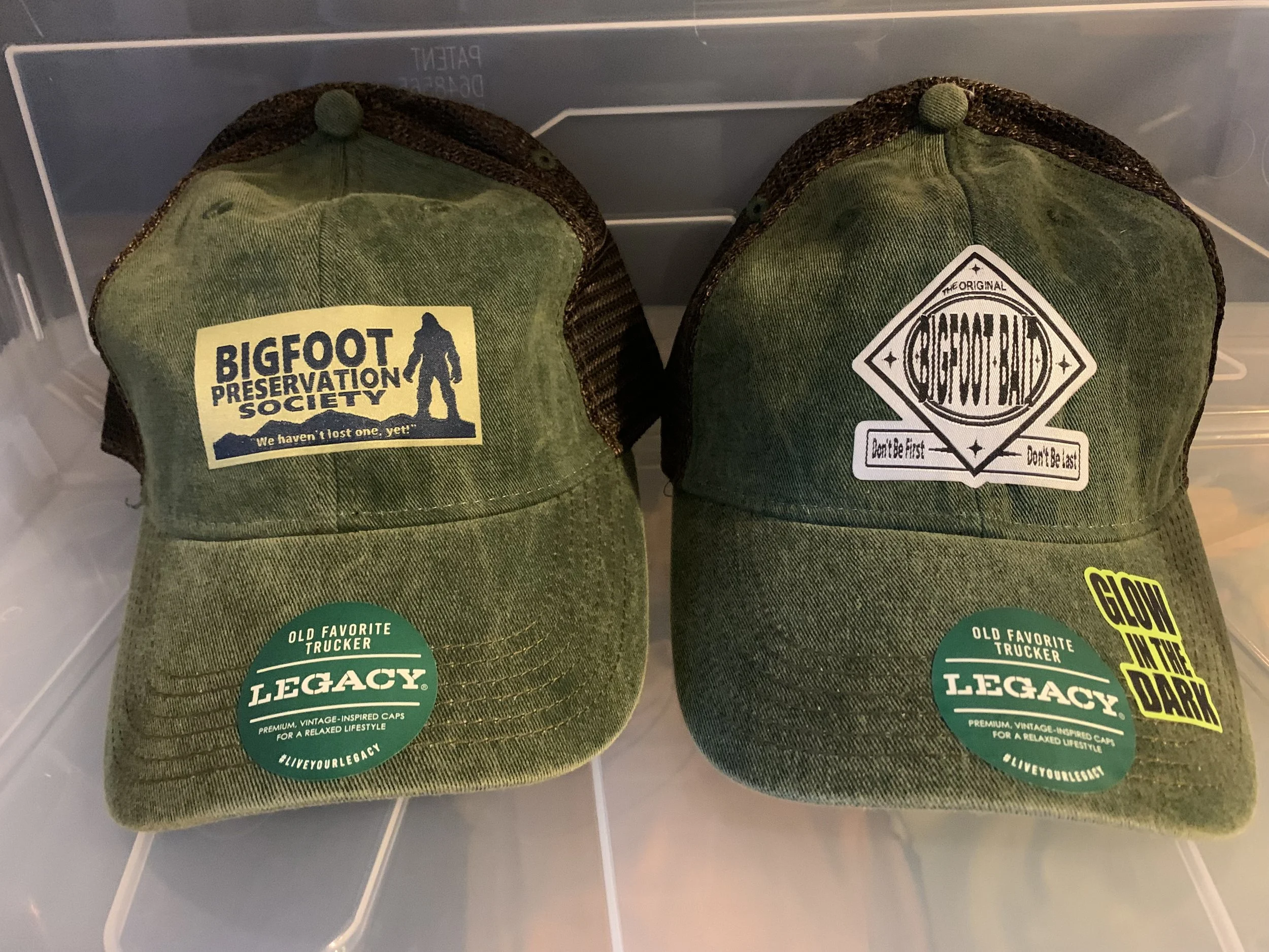 Caps
