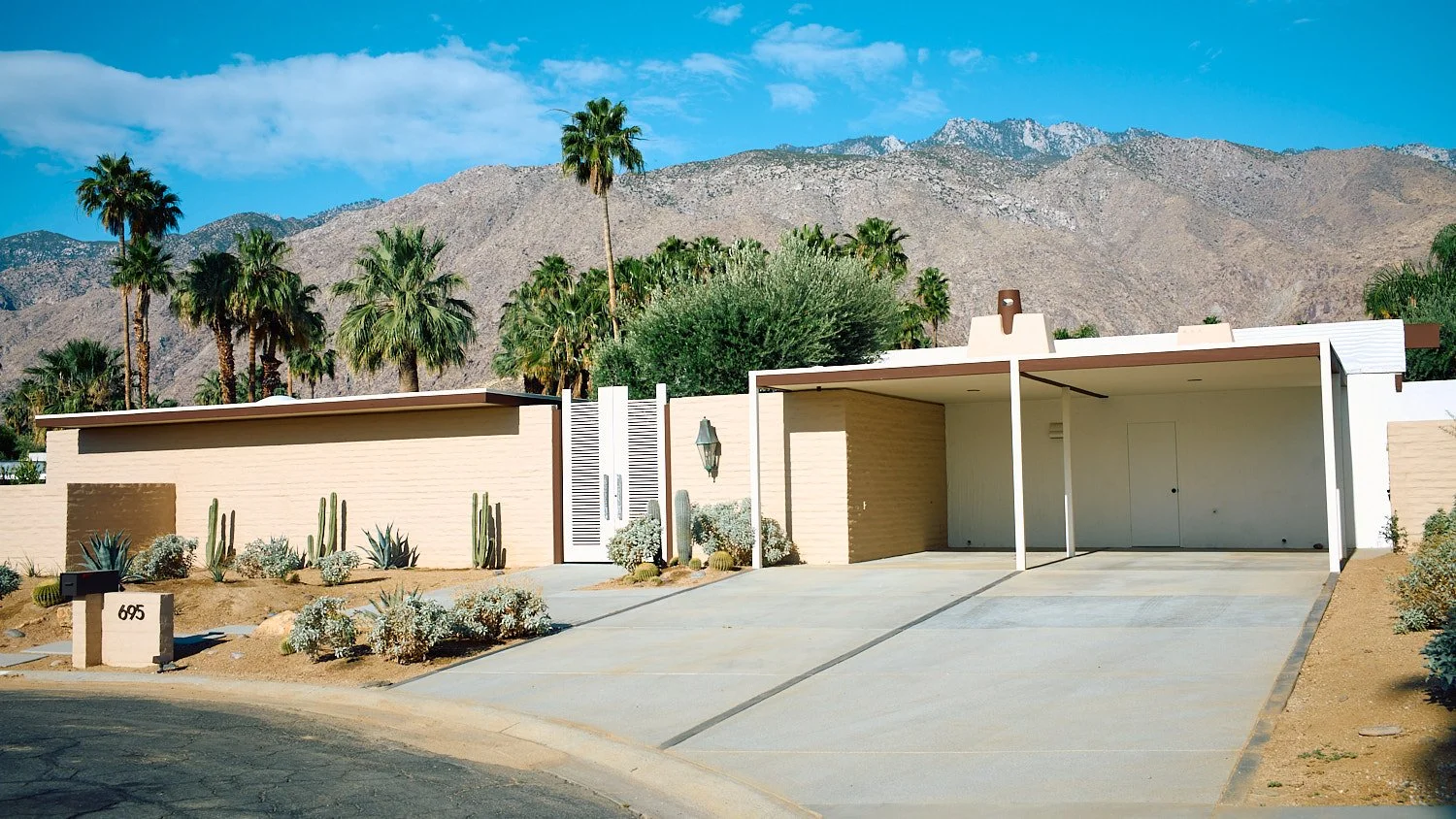 Mid Century Modern home in Palm Springs California