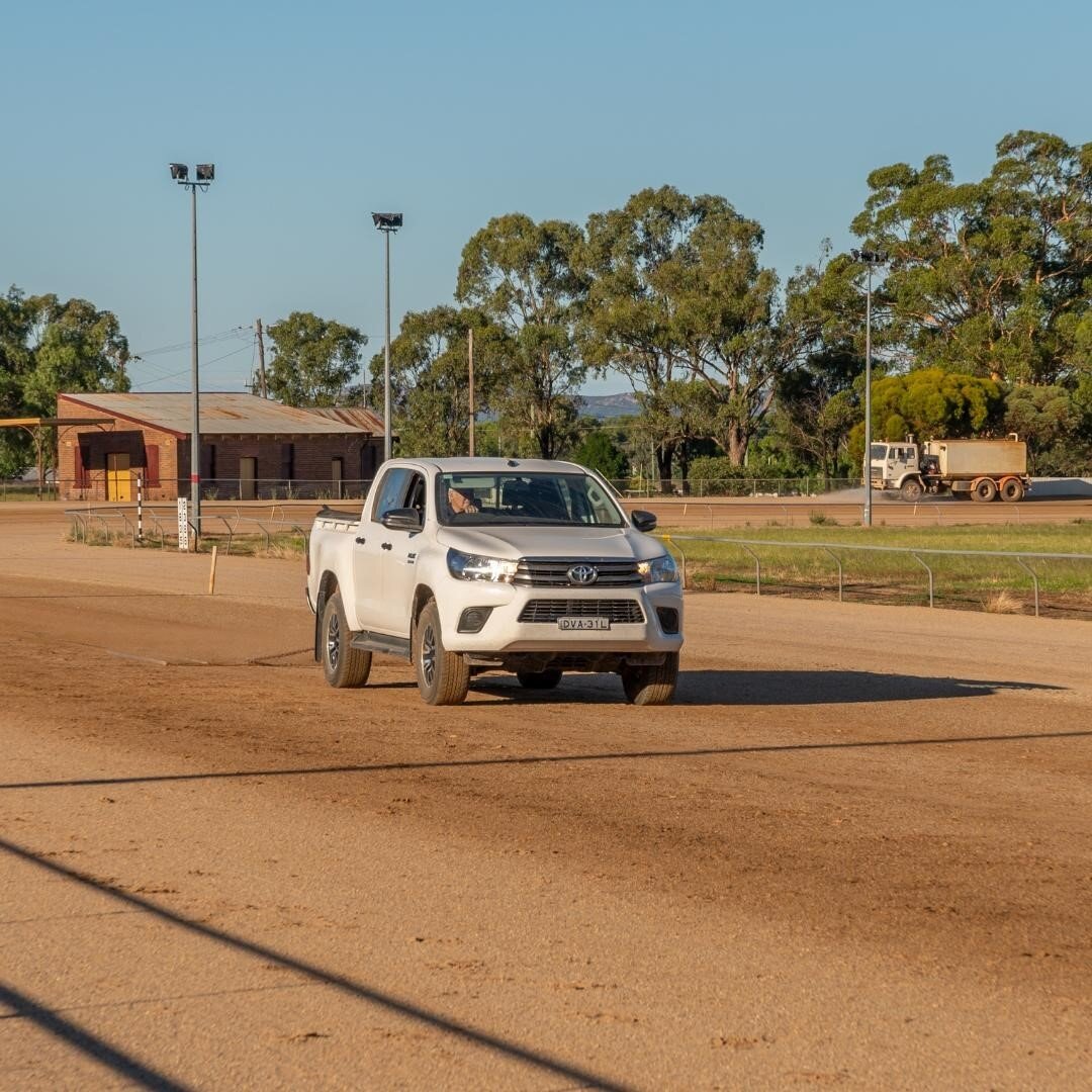 We cannot stress enough how valuable our volunteers are to our club.
.
Our track curators work tirelessly all day and during the races to have the track in tip top condition.
.
Our lead track curator, Peter Glasgow, driving the water truck in the bac