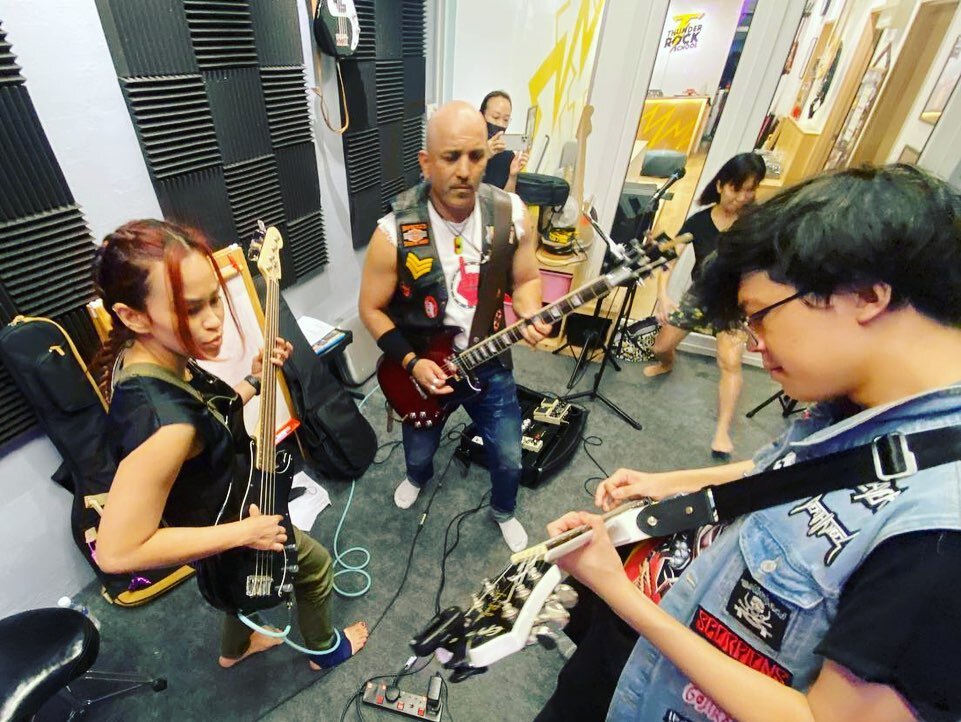 The mighty Sabbra Cadabra getting their set down pat at rehearsal last night! The more rehearsals you go through together as a band, the deeper the muscle memory kicks in! 💪🏼 

Go at it till you master and understand your parts perfectly, to the po