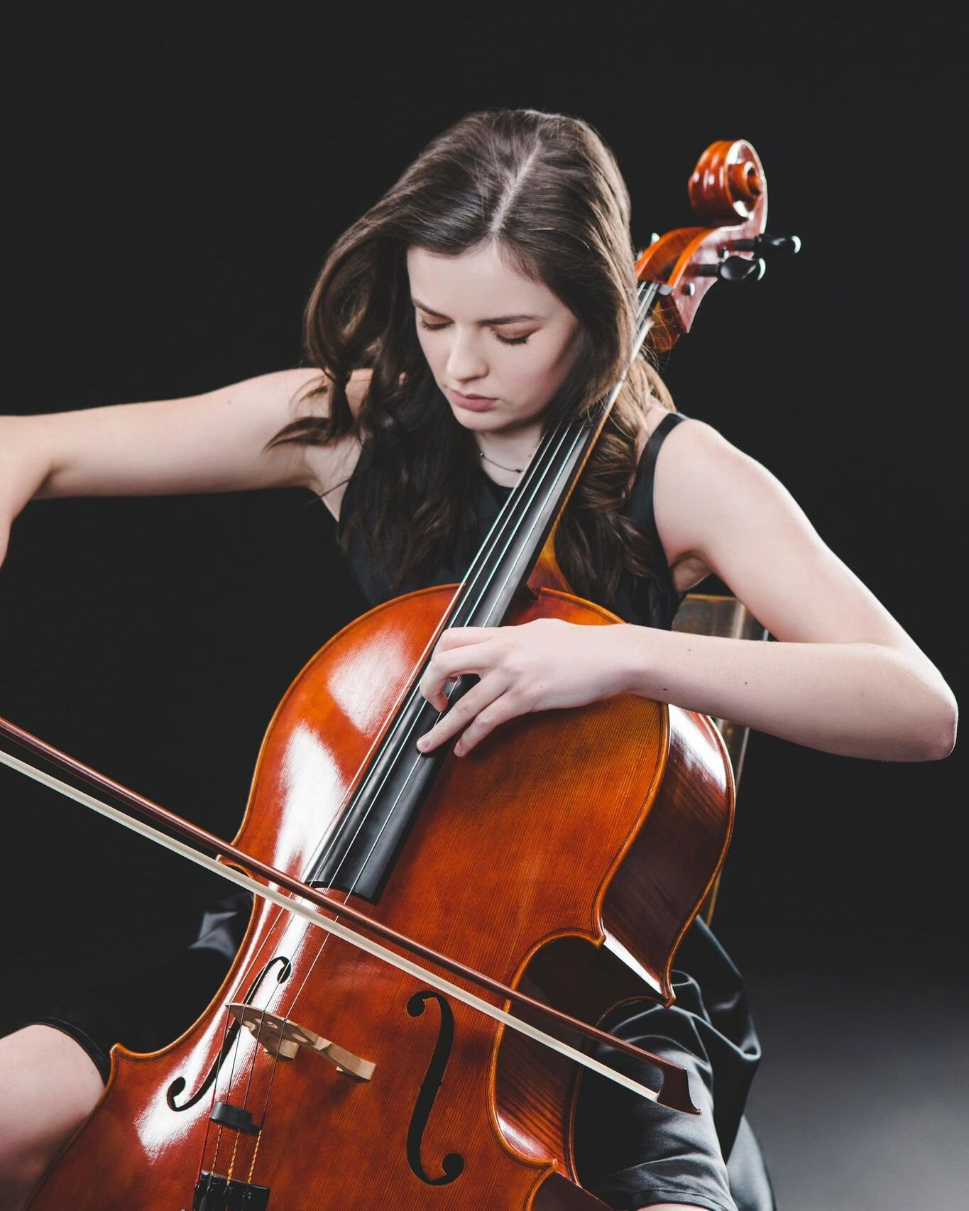 Rosemont Cellist @lauren.olofsson 

&ldquo;Playing Cello can connect me with people that don&rsquo;t necessarily listen to Classical Music and change how they feel and see the world.&rdquo;

#cello #music #classical #stringquartet #sydneymusicians