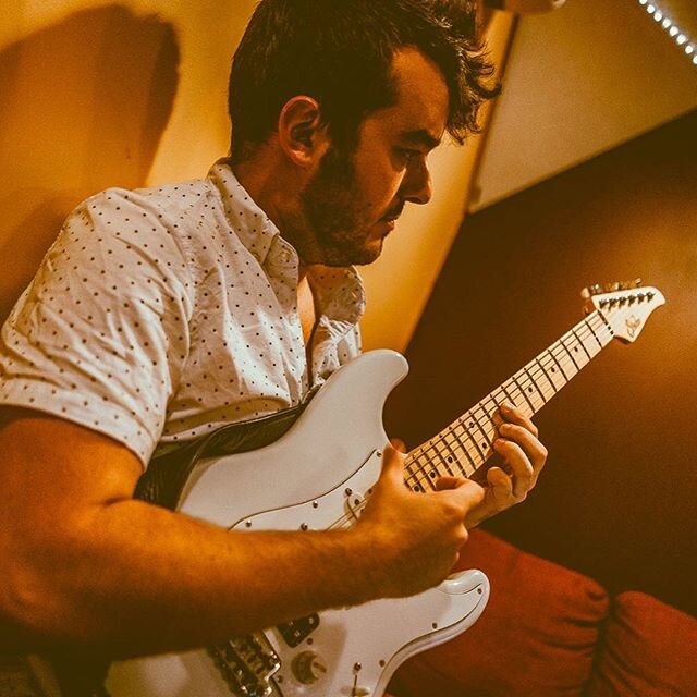 Miss hangin with friends in studiossss || @wurliday @moresoundrecordingstudio
.
.
.
#kikivassilakis #wurliday #moresoundrecordingstudio #recordingsession #studiolife