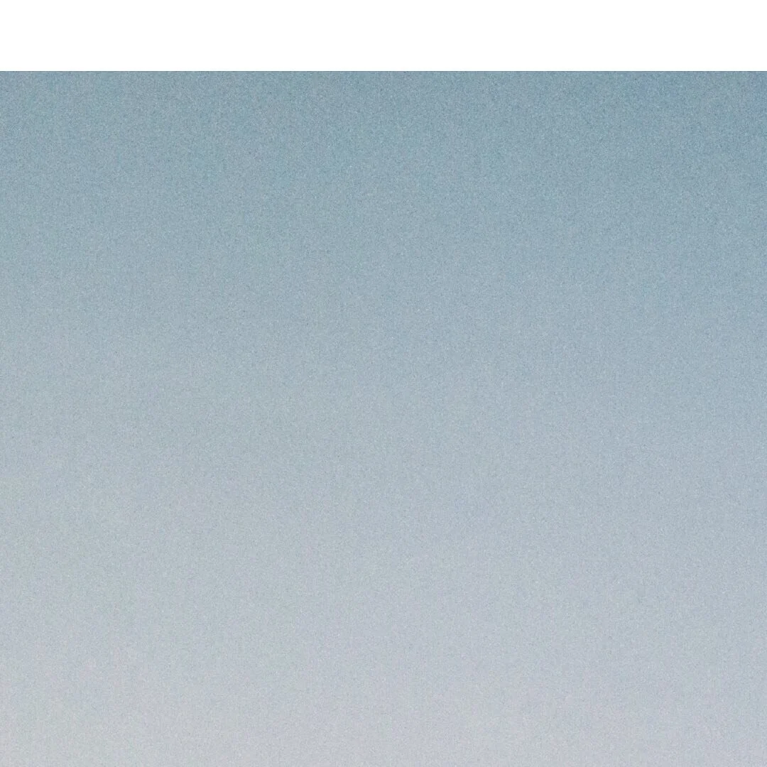 ⠀
雑誌「ONKUL」とのコラボレーションとして
生まれた別注カラー・シルバー&times;ホワイト。⠀
（限定 100 個）
⠀

ファッション感度の高いユーザーに⠀
あらゆるシーンでご使用いただけるよう、⠀
マットな質感で落ち着いた印象に仕上げることで、⠀
より一層、花器として生ける植物が引き立つような⠀
カラーリングとなっています。

また、ご購入特典として「70cmの景色」と⠀
「ONKUL」のコラボレーションを記念した⠀
Wロゴ入りオリジナル風呂敷のプレゼントを⠀
ご用意しております。

今回特別につくられた「時を生ける」で、⠀
壁掛けの花器としてお好きな植物を飾るなどして、⠀
ご自宅で素敵な空間を演出してみては⠀
いかがでしょうか。
⠀

&mdash;&mdash;&mdash;&mdash;&mdash;&mdash;&mdash;&mdash;&mdash;&mdash;&mdash;
⠀ 
#70cmの景色 #kesiki70 #インテリア雑貨
#花器 #ドライフラワー #時を生ける ⠀
#おうち時間を楽しむ.