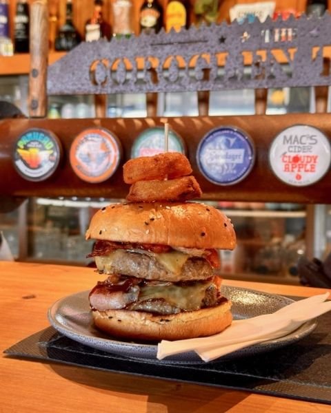 Craving a burger that's as big as your appetite? Meet Luke's Dream Burger🍔🤤
Double Angus Beef, double bacon, double smoked cheese, gherkin, BBQ sauce and crispy onion rings - all stacked up for a flavor explosion you won't forget! 🔥
Hungry yet? Sw