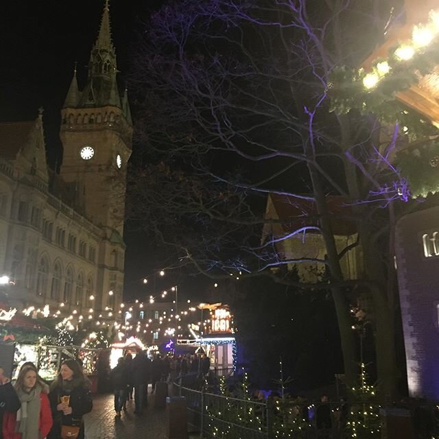 A wonderful few days seeing Bruce in Braunschweig and the town&rsquo;s huge and beautiful Christmas market.  Braunschweig&rsquo;s Christmas market weaves through the town.  In the hours of darkness it is like a fairytale land.  Alpine wooden huts, be