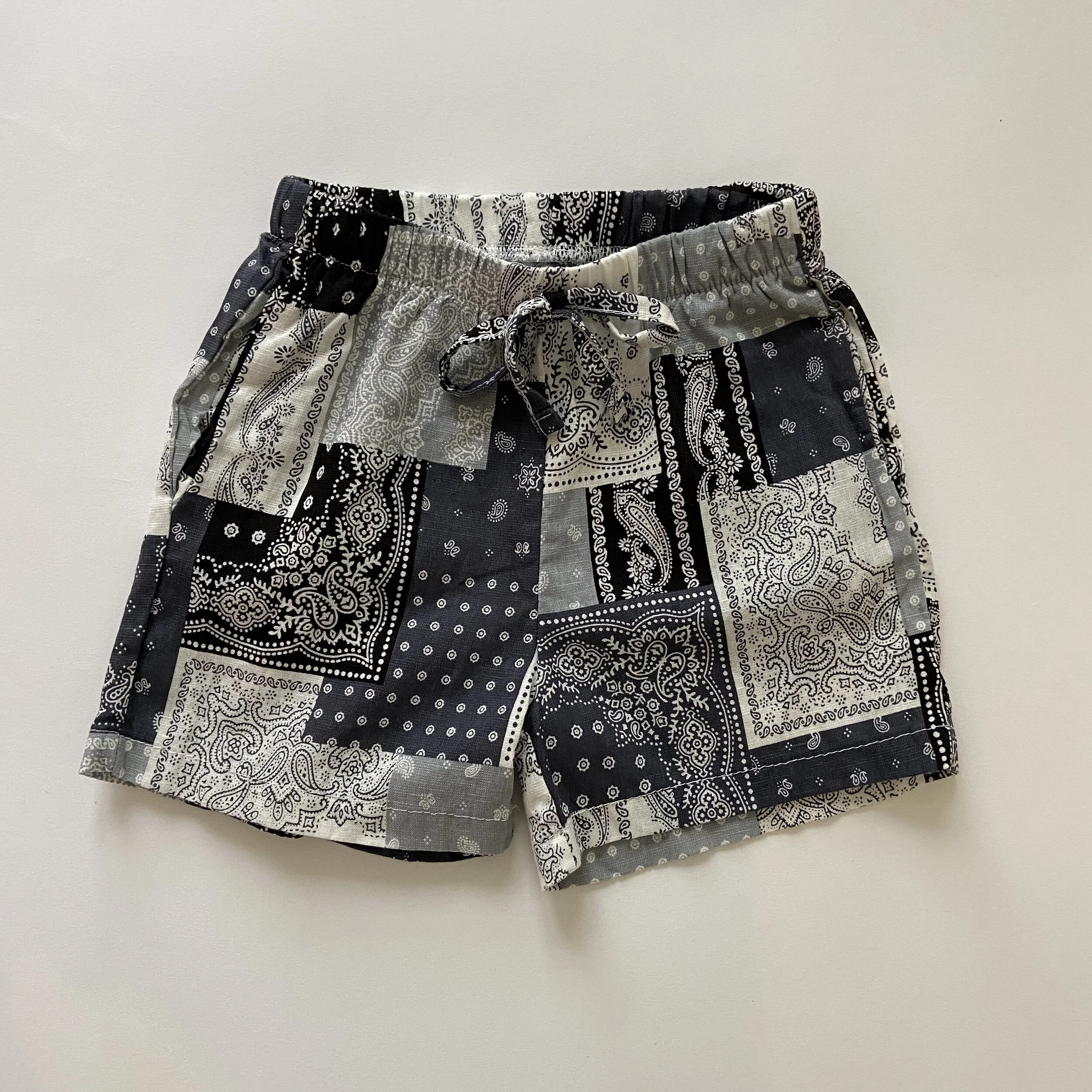 BANDANA PRINT SHORTS BLACK