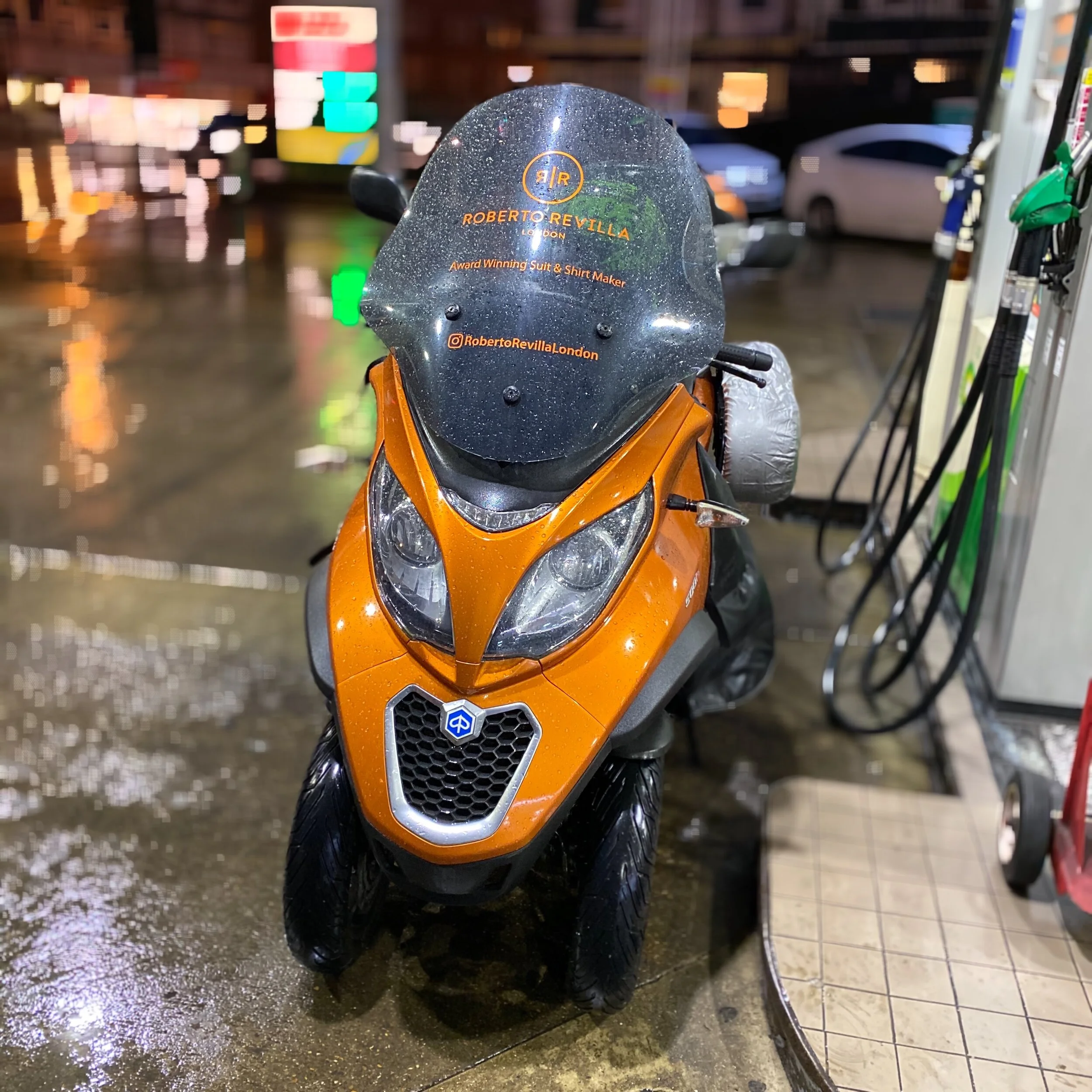 Piaggio MP3 500 LT - Roberto Revilla London - Rock & Roll Tailor - Visiting Tailor - London Tailor