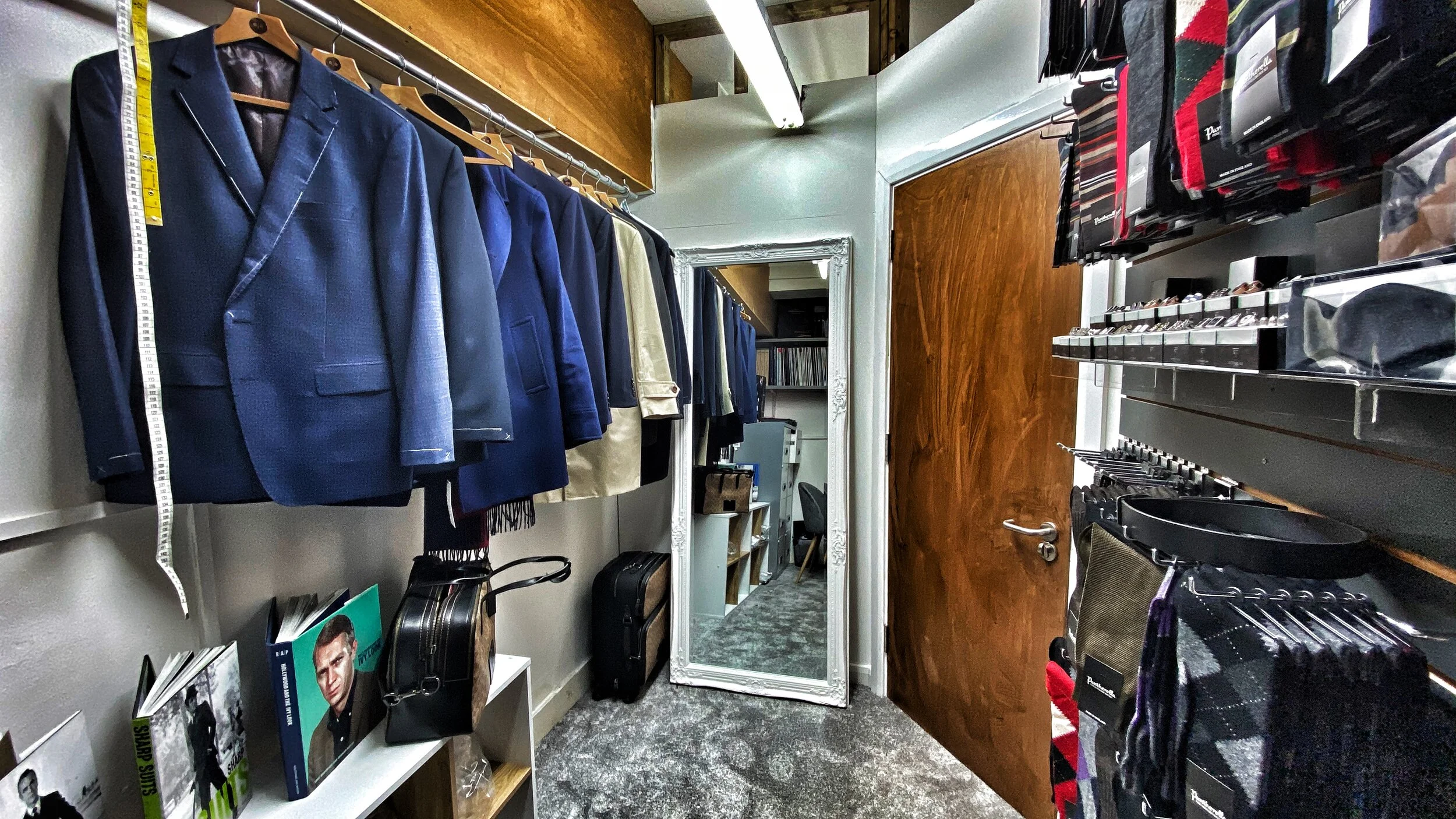 Roberto Revilla London Bespoke Suits, Bespoke Shirts and Smart Casual Wear.  Bespoke Jeans & Bespoke Polo Shirts.