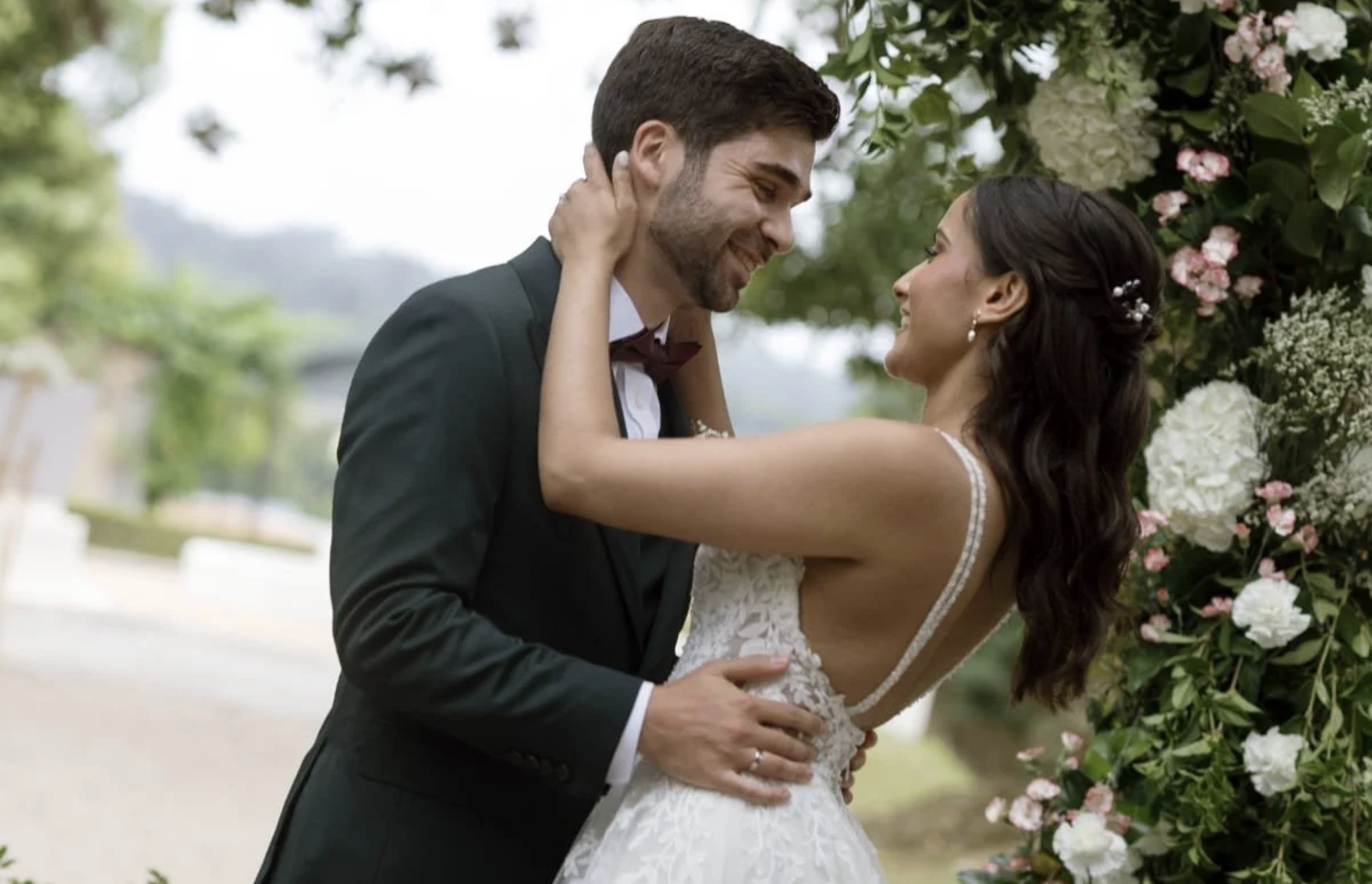 How Should a Groom Choose His Wedding Suit?