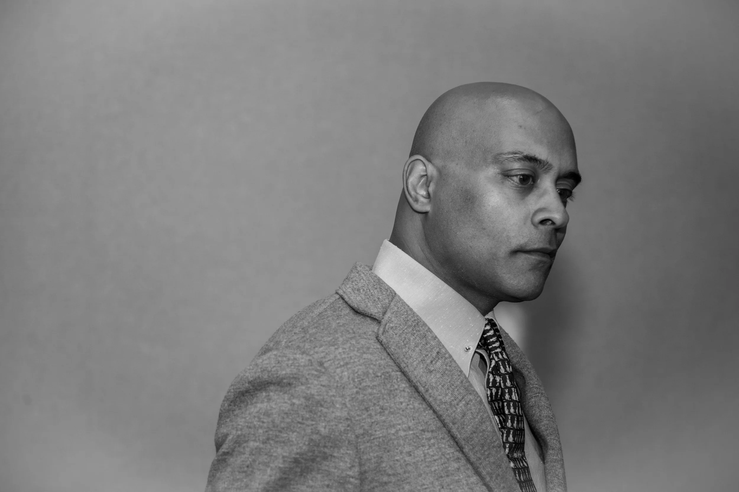Roberto Revilla London Bespoke Tailor talks liquid tailoring in an unstructured, soft suit jacket with smart shirt and silk tie