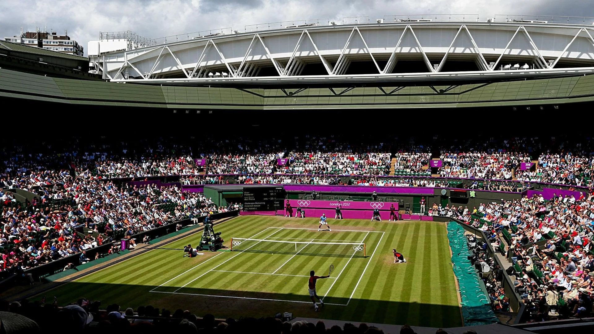 Wimbledon Centre Court on a hot sunny day