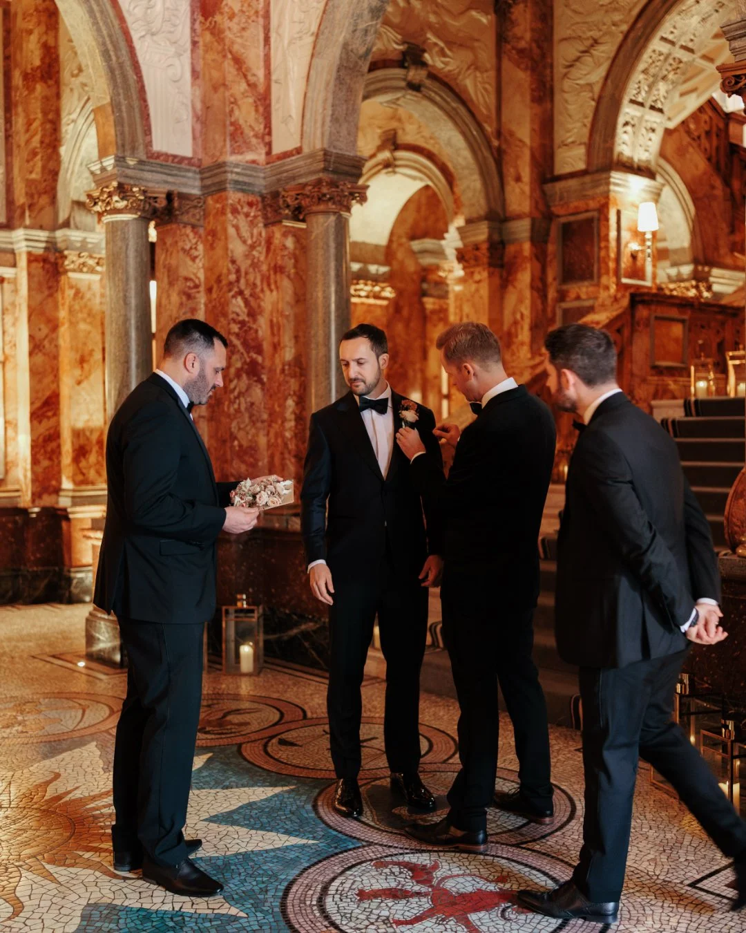 5. Groomsmen Huddle.jpg