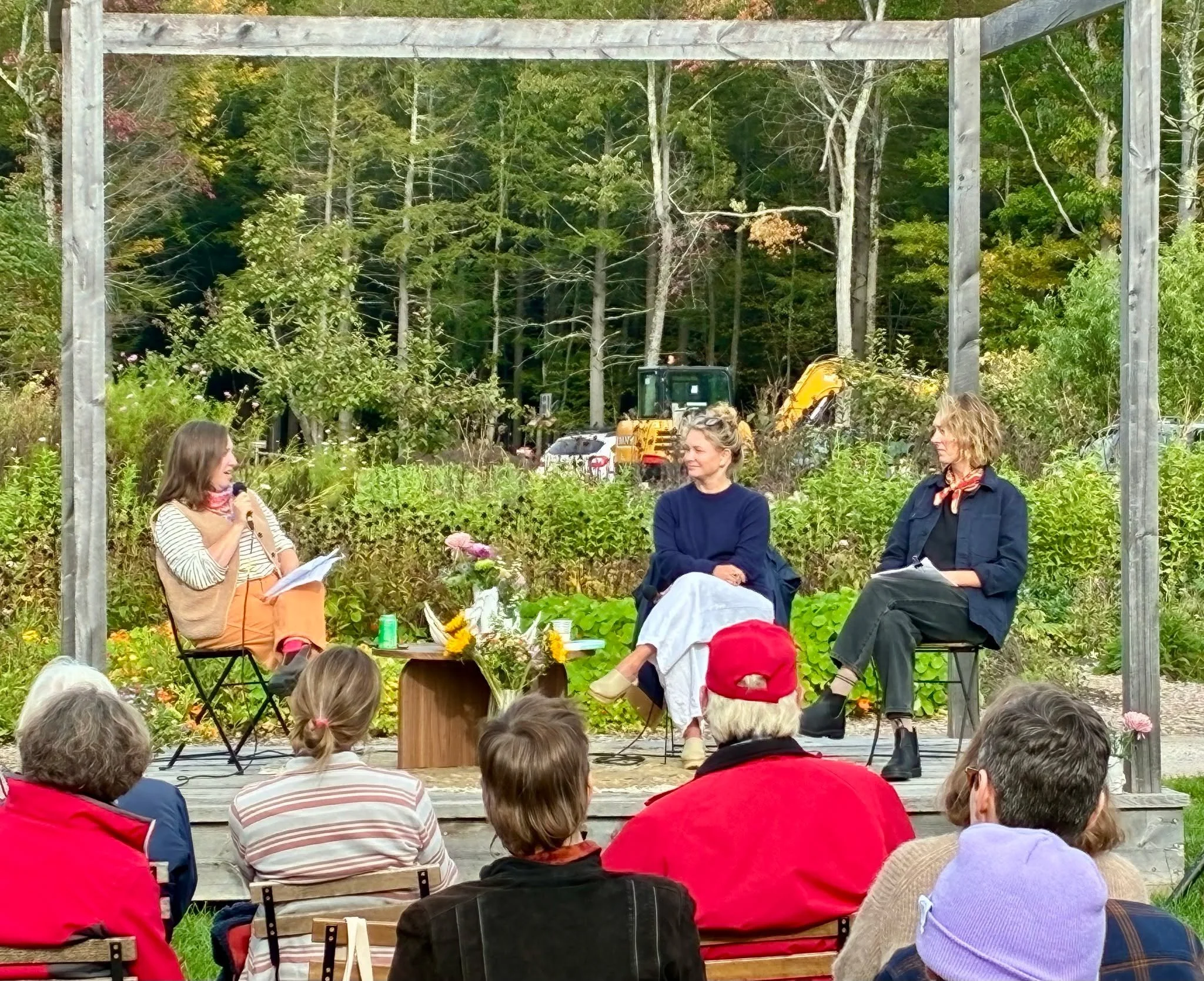 On Sunday @livingchangeme and @mayhewbergman  discussed the topic of hyperlocality - phenomena happening within our own area codes that deserve our attention on the grounds of @frithfarm in Scarborough. Thank you @petacattoday for facilitating such a