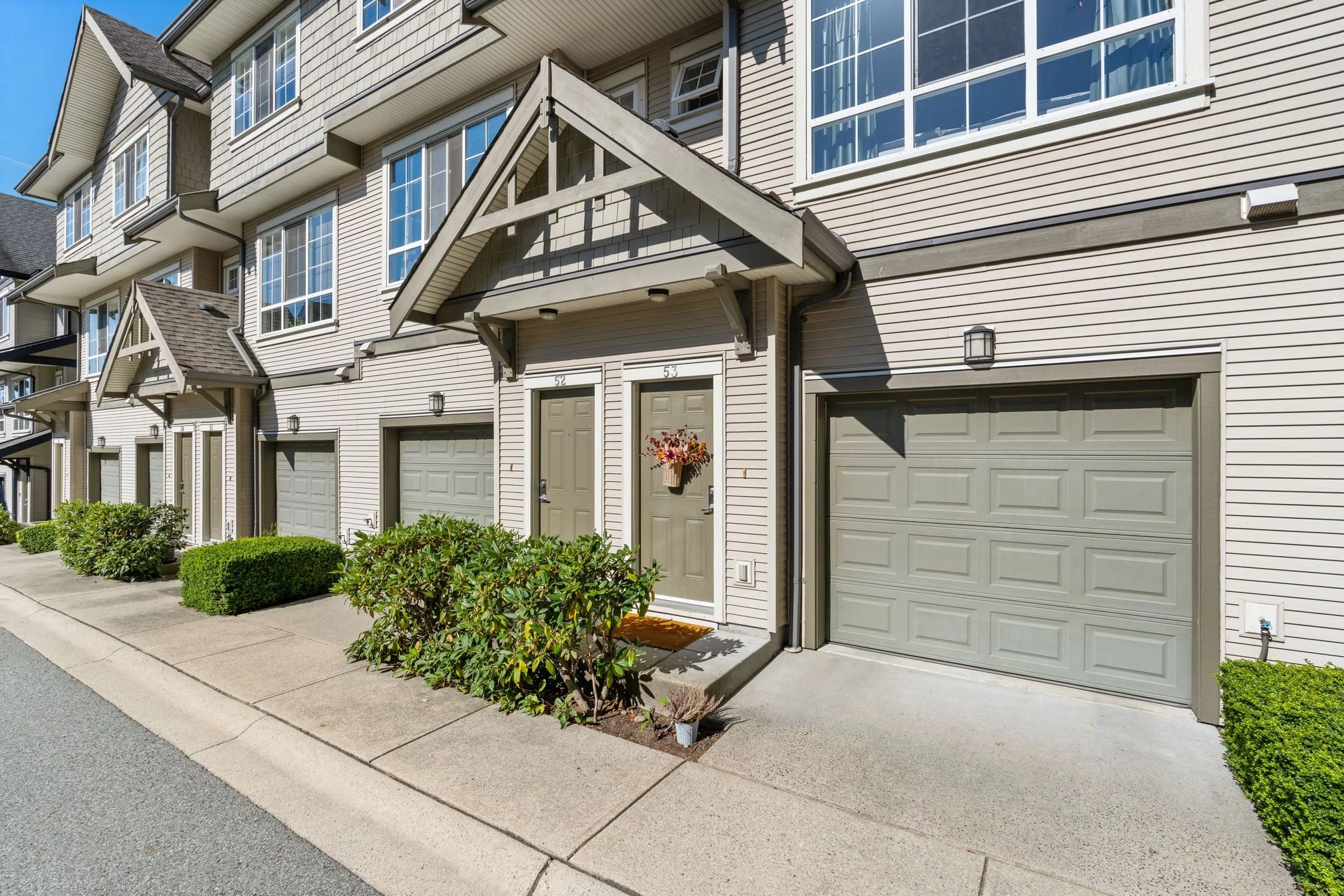 53 9088 Halston Court Burnaby 03.jpg