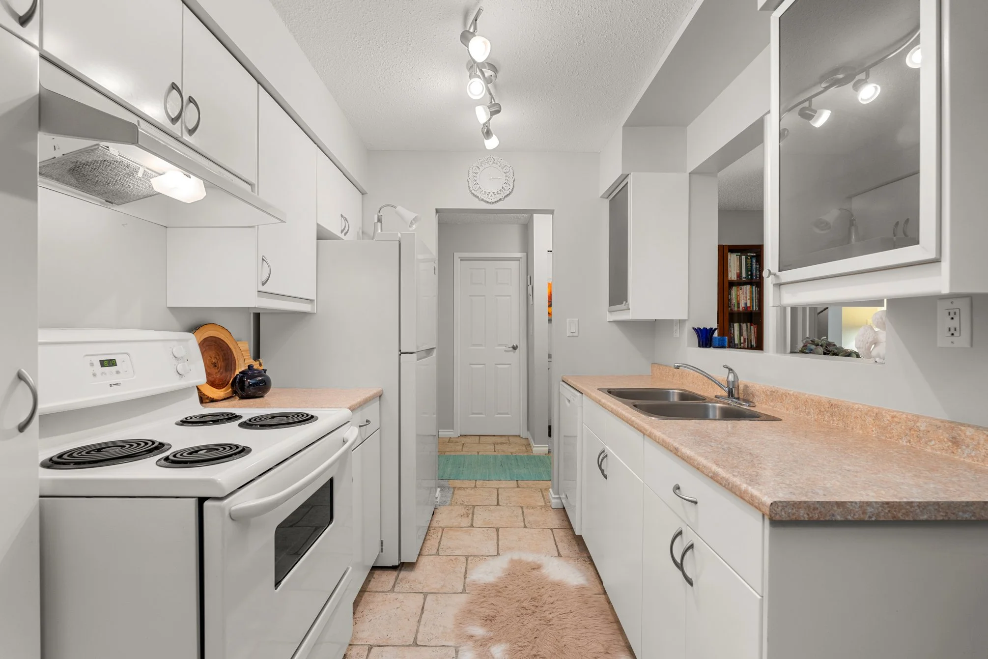 215 4373 Halifax Street Burnaby 08.jpg