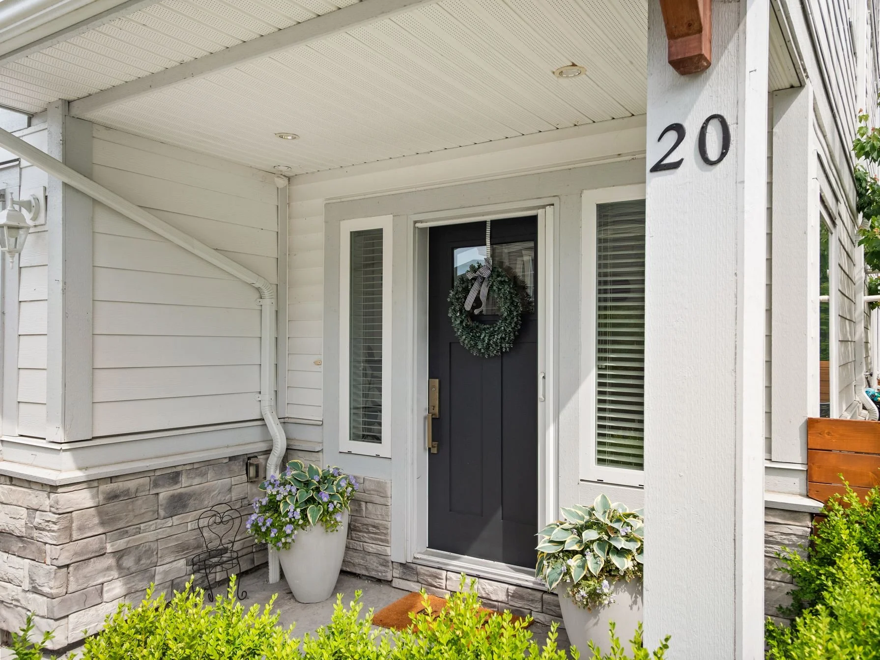 20 4295 Old Clayburn Rd Abbotsford004.jpg
