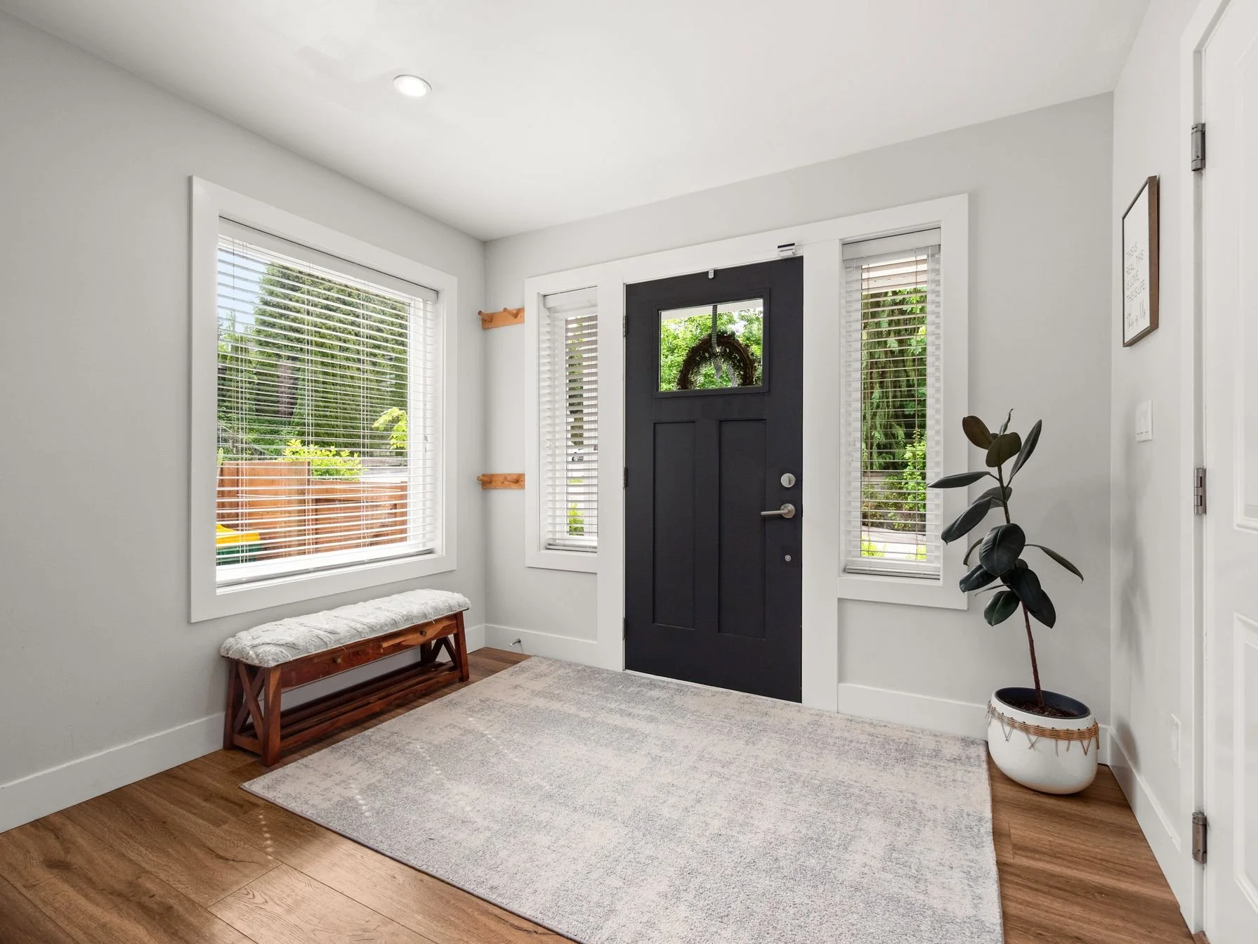 20 4295 Old Clayburn Rd Abbotsford005.jpg