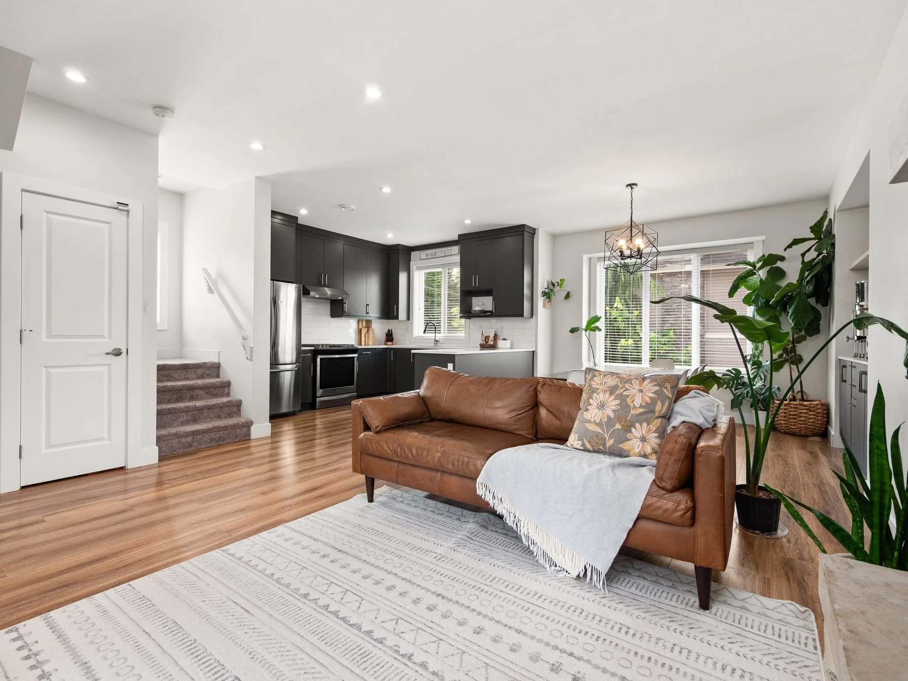 20 4295 Old Clayburn Rd Abbotsford009.jpg