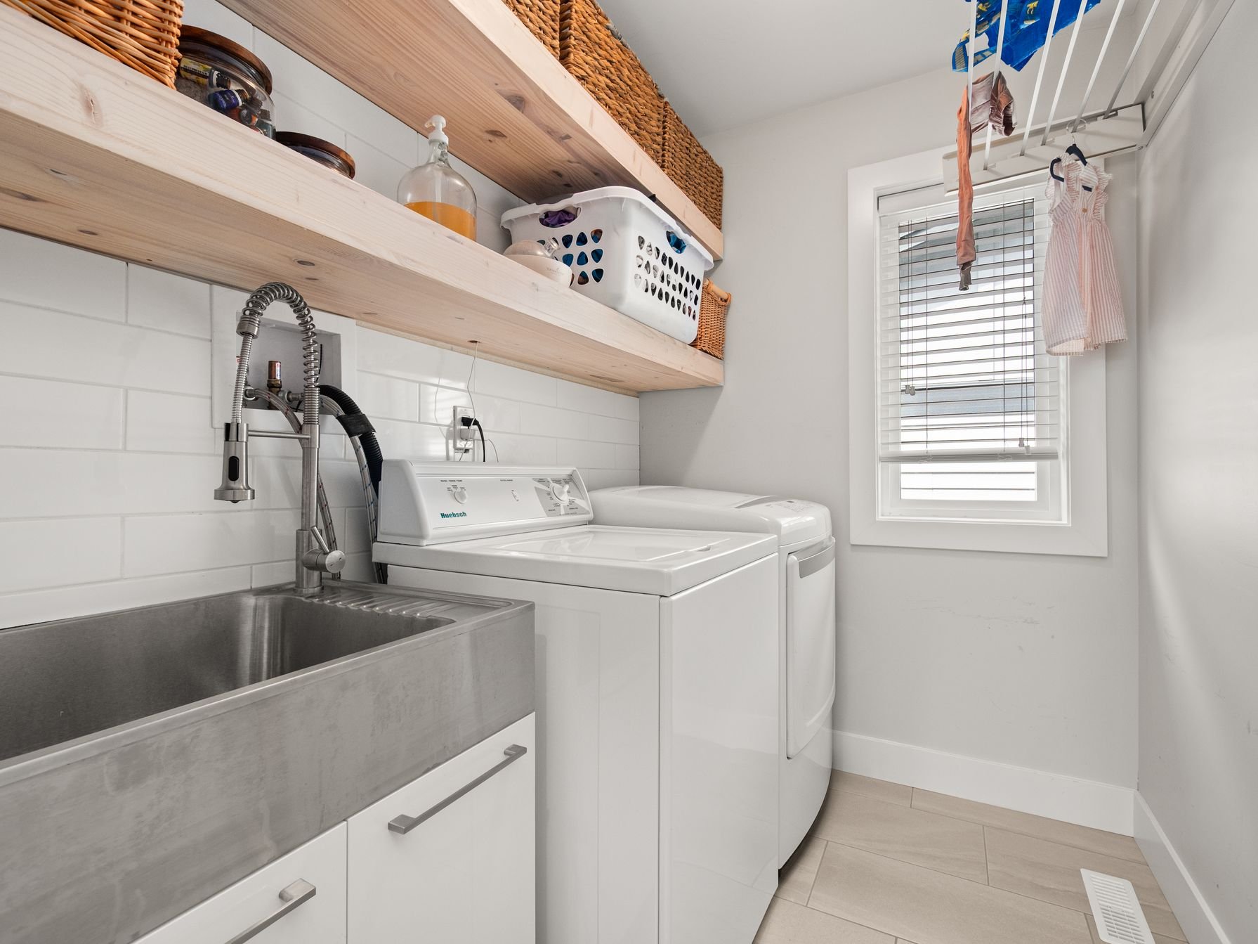 20 4295 Old Clayburn Rd Abbotsford026.jpg