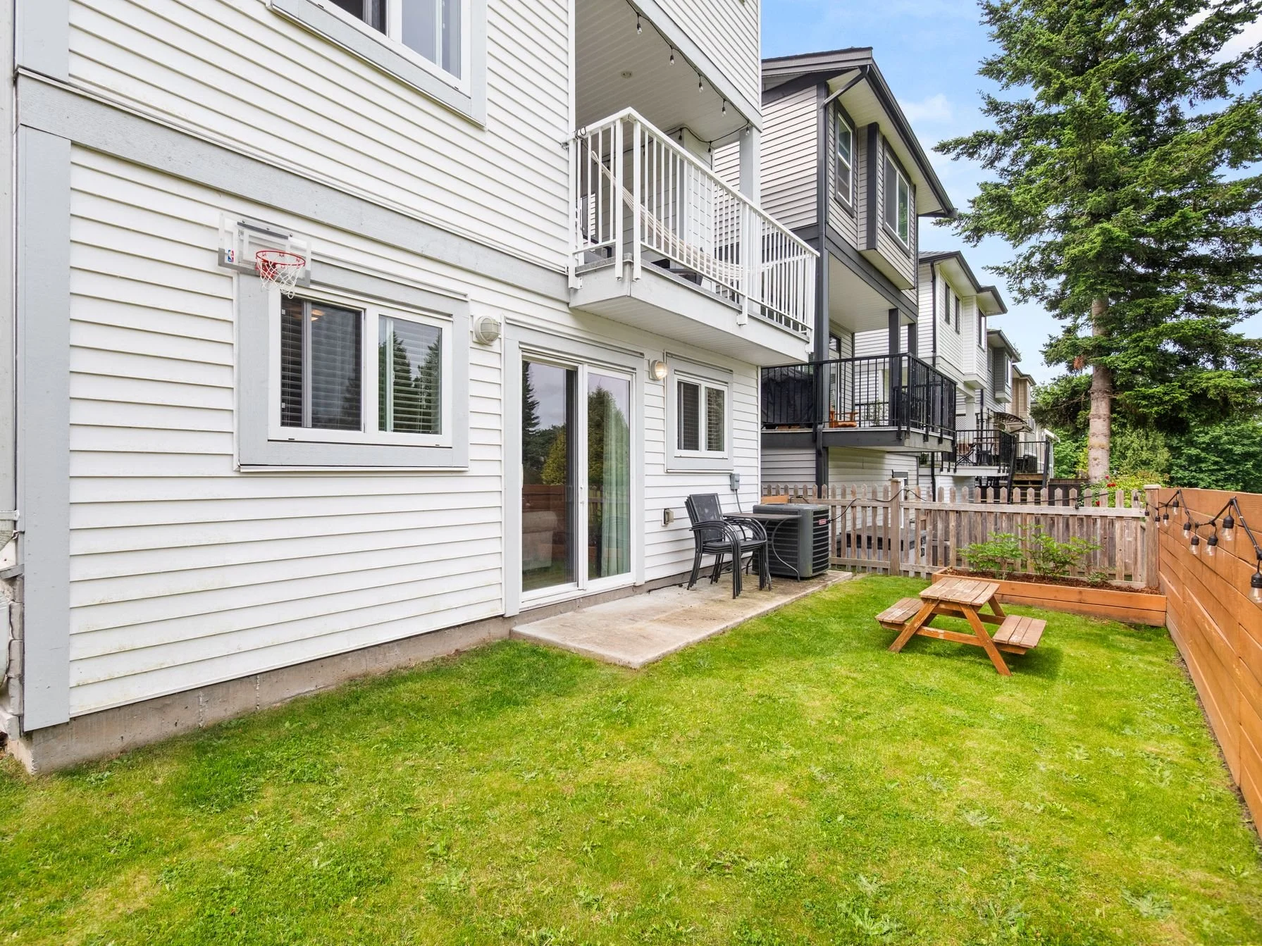 20 4295 Old Clayburn Rd Abbotsford036.jpg