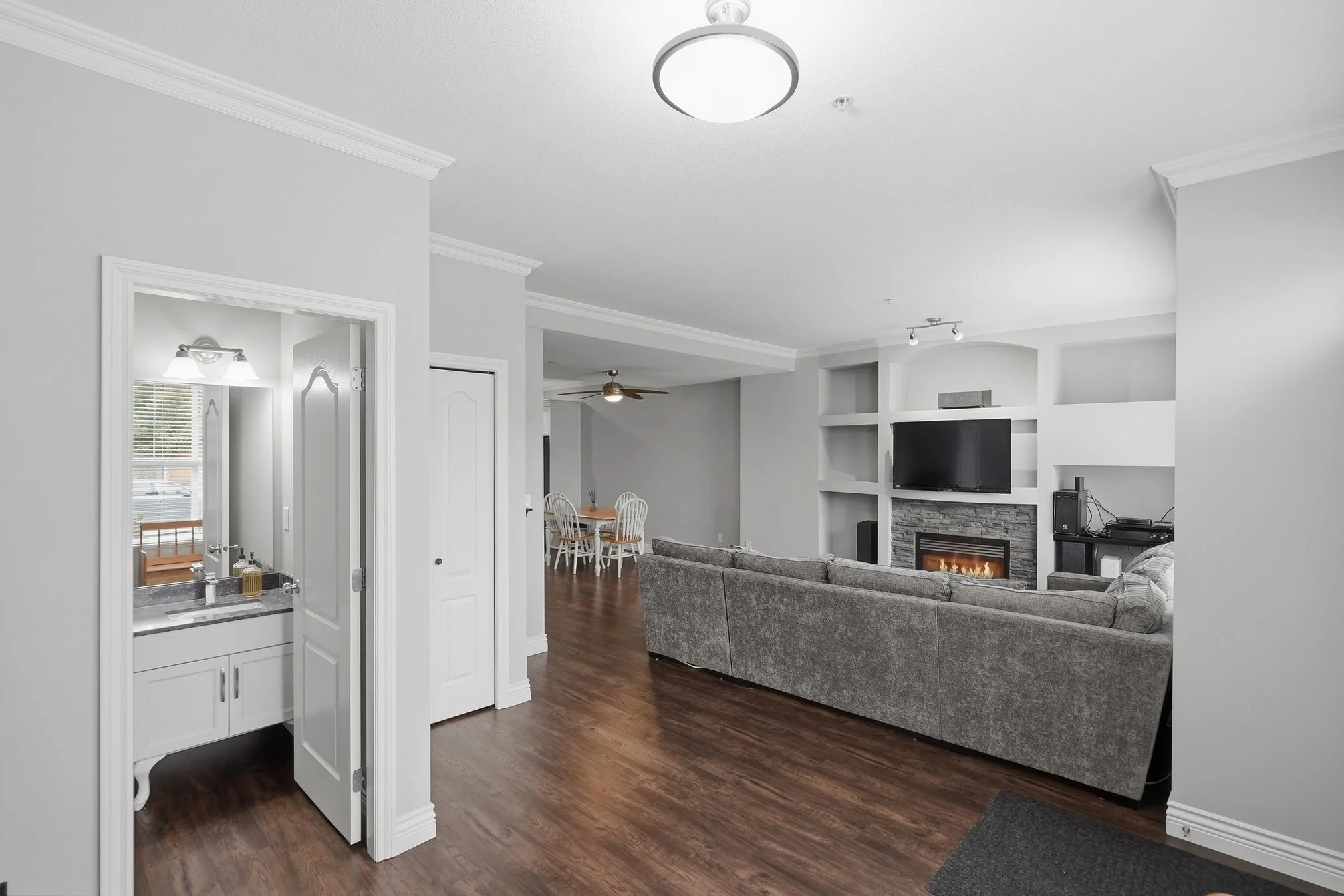 11720_Cottonwood_Dr_Maple_Ridge_009.jpg