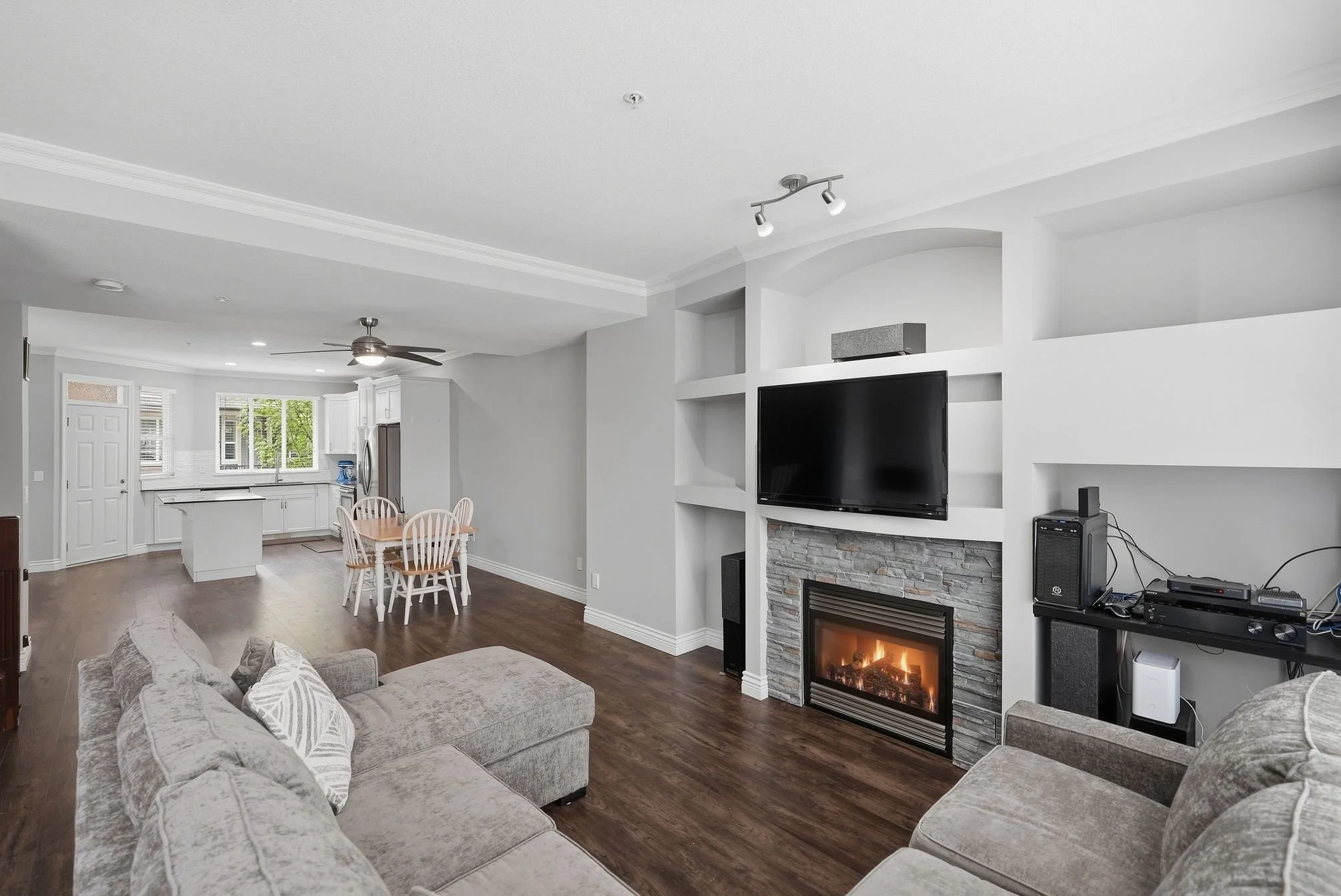 11720_Cottonwood_Dr_Maple_Ridge_012.jpg