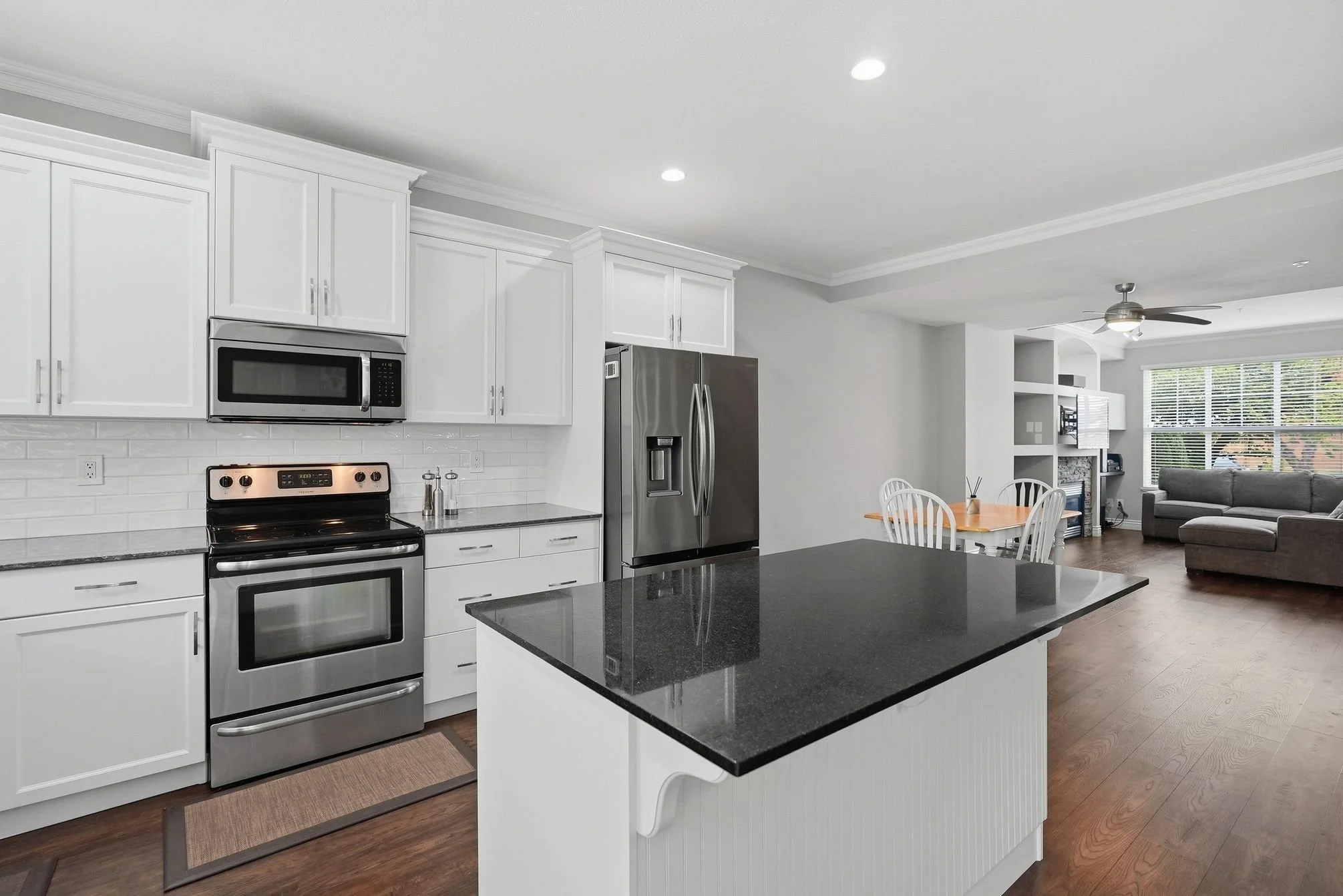 11720_Cottonwood_Dr_Maple_Ridge_021.jpg