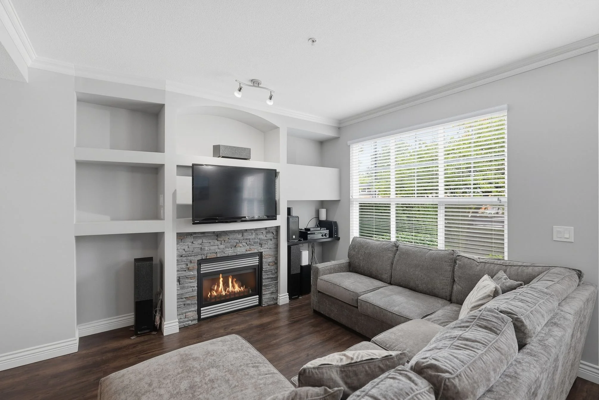 11720_Cottonwood_Dr_Maple_Ridge_010.jpg