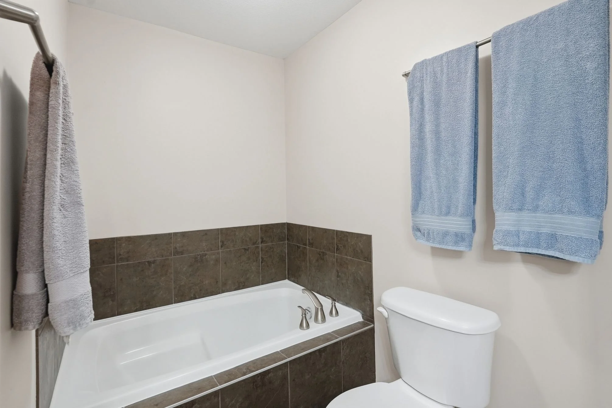 11720_Cottonwood_Dr_Maple_Ridge_039.jpg