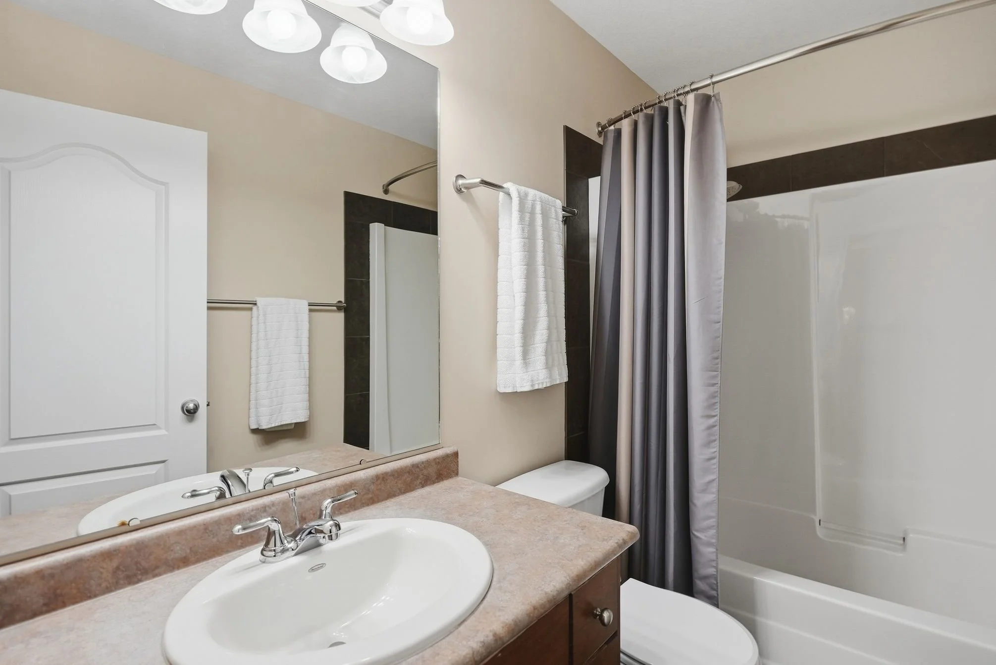 11720_Cottonwood_Dr_Maple_Ridge_042.jpg