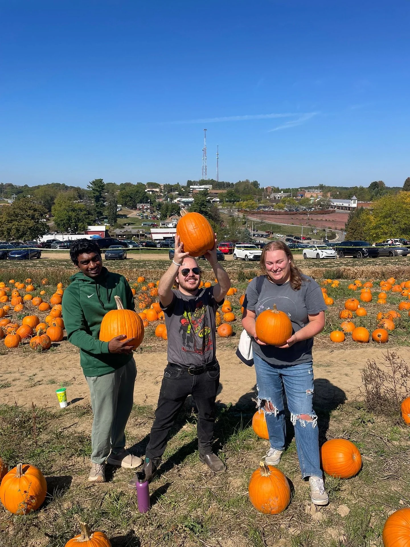 Pumpkins and apples szn is so pretty and so is our students! 

#bgsa #applepicking #pumpkins #fallseason #pitt