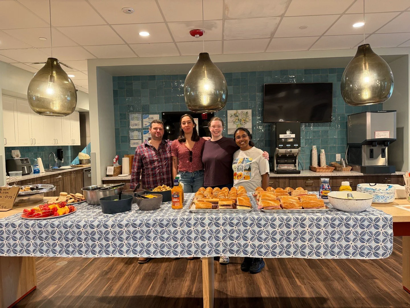 The last weekend of May, the BGSA Community Outreach Committee volunteered at the Family House in Shadyside by making dinner for the patients&rsquo; families and friends. 

#bgsa #pitt #outreach