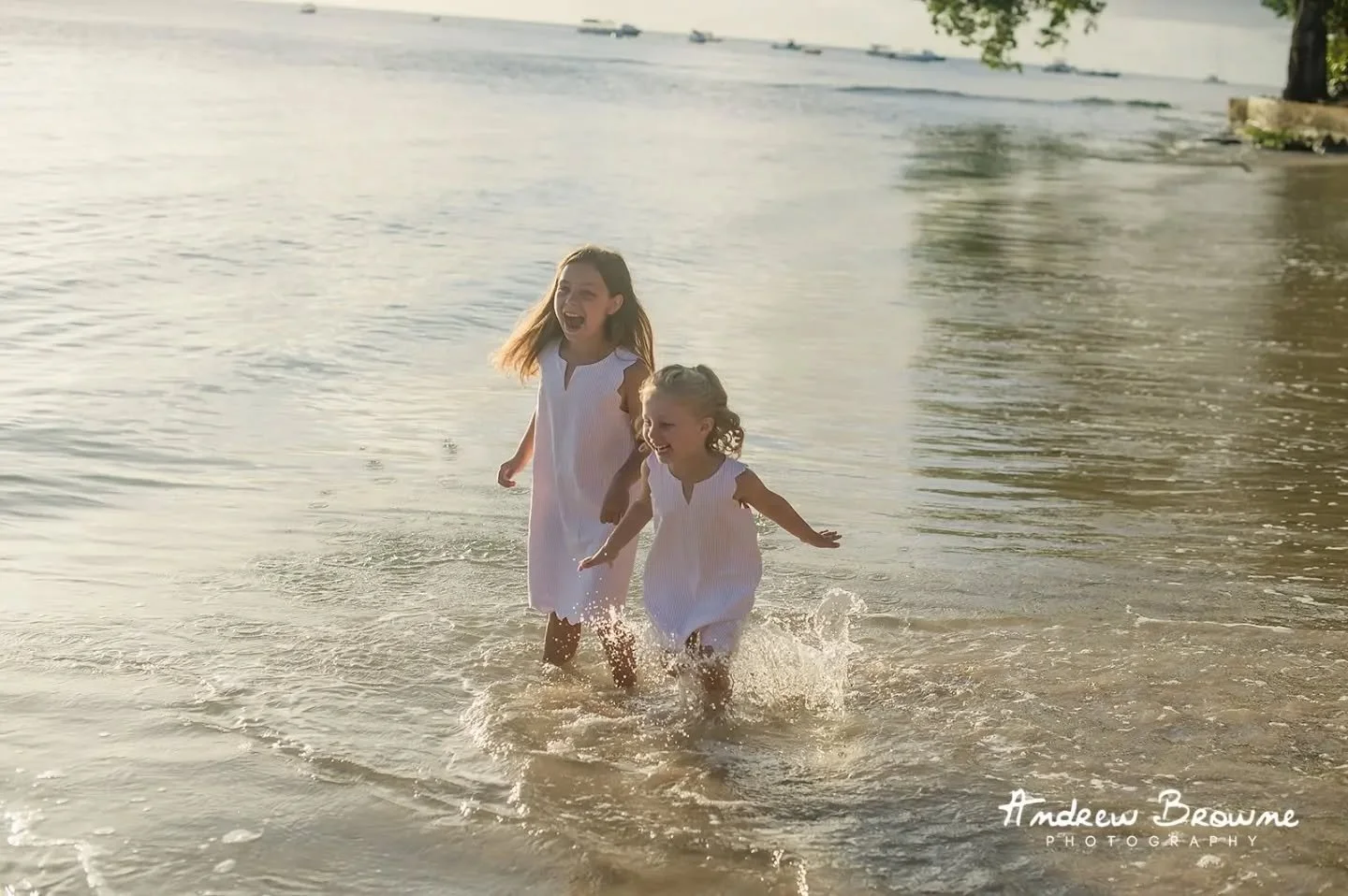 The essence of joy, frozen in time. 📸

#familyportraits #lifestylephotography #paradise #sunset a