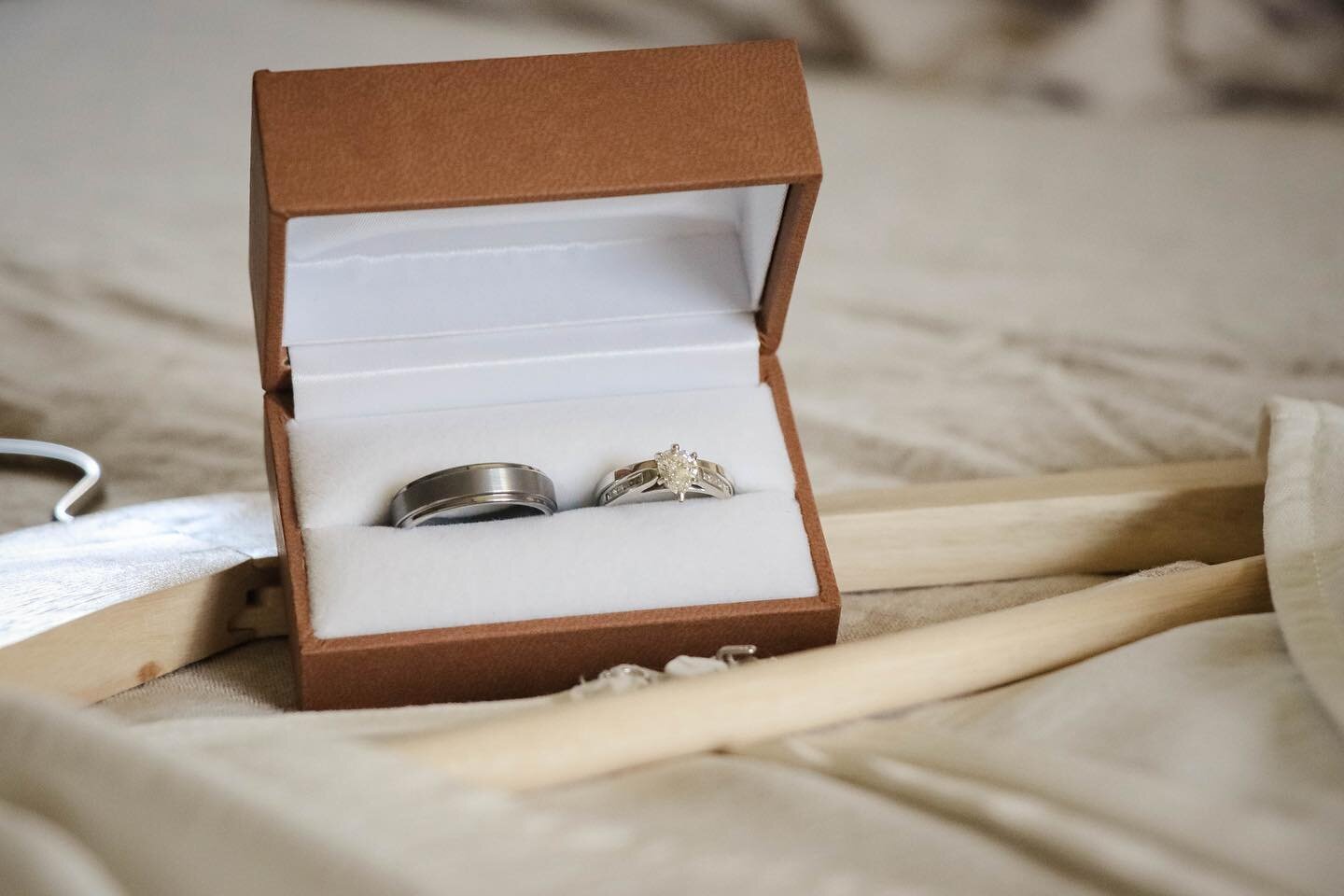 Any other photographers out there LOVE a peaceful morning of detail shots before chaos ensues and you don&rsquo;t sit down for twelve hours? 😅

#weddingphotography #ido #weddingphotographer #weddingrings #wedding #marriage #gettingmarried