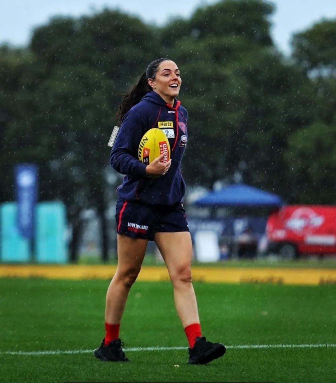 Our very own Sinead Goldrick will be playing in the NAB AFLW GRAND FINAL this Weekend!!
Foxcab are fully behind Sinead, Lauren and their Melbourne Team!!
BEST OF LUCK ππ + πβ€οΈ
@goldieface6_ @melbourneaflw