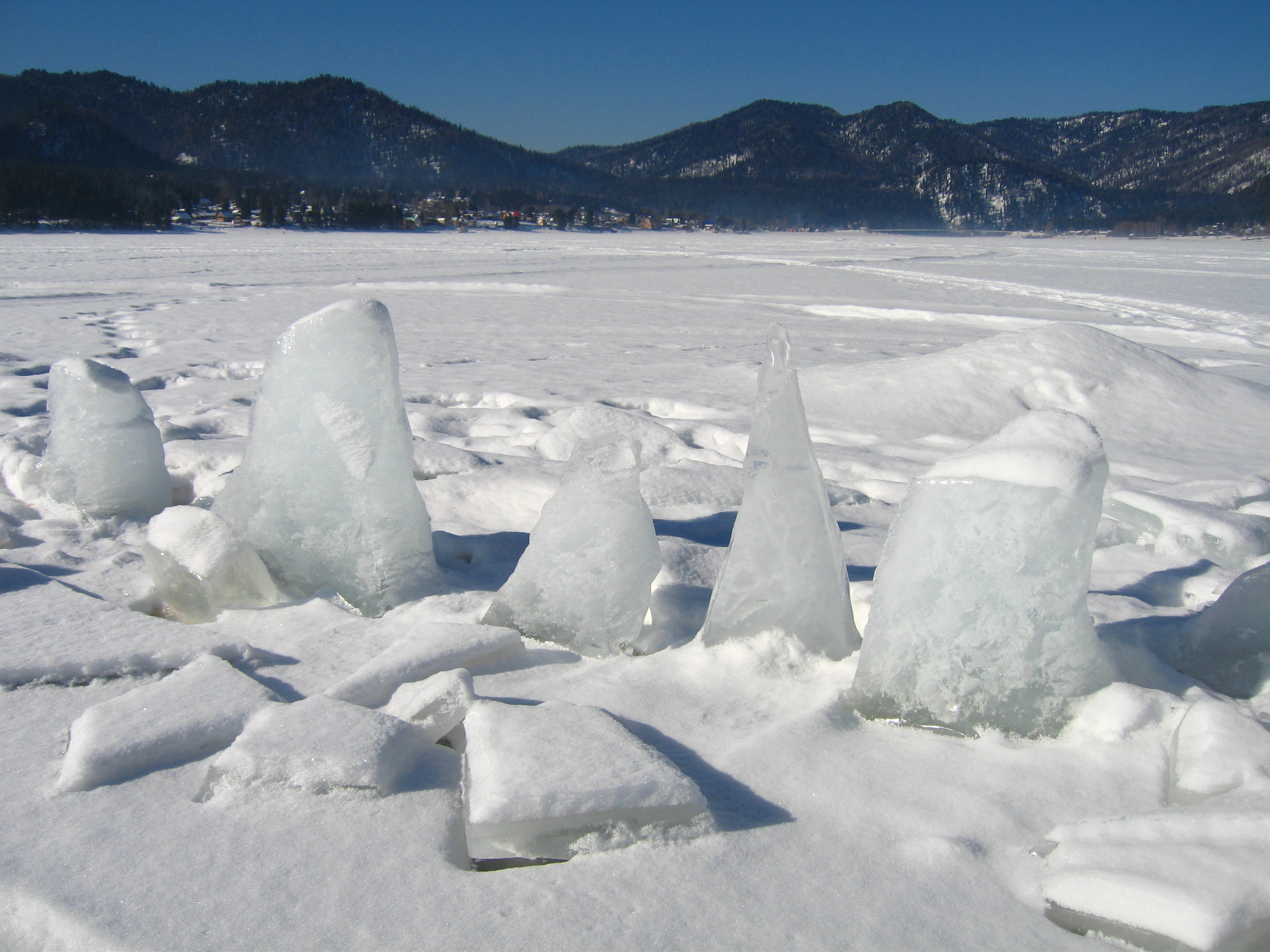 ice decoration, outdoor banya on lake teletskoe.jpg