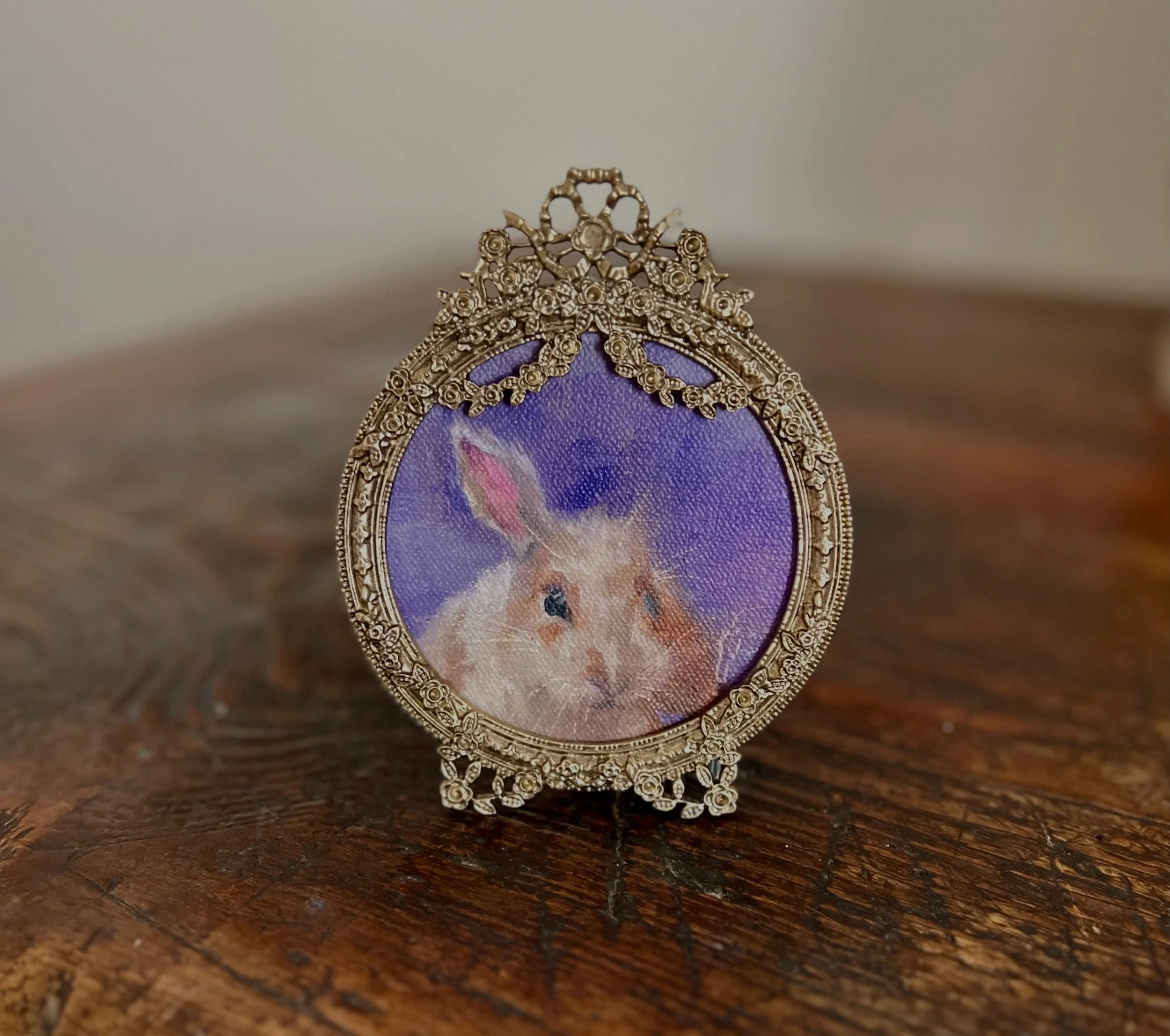 How adorable does this bunny 🐰 look in my special frame from my favorite boutique here in Bergerac?
Tap the link in my bio to purchase this original piece.