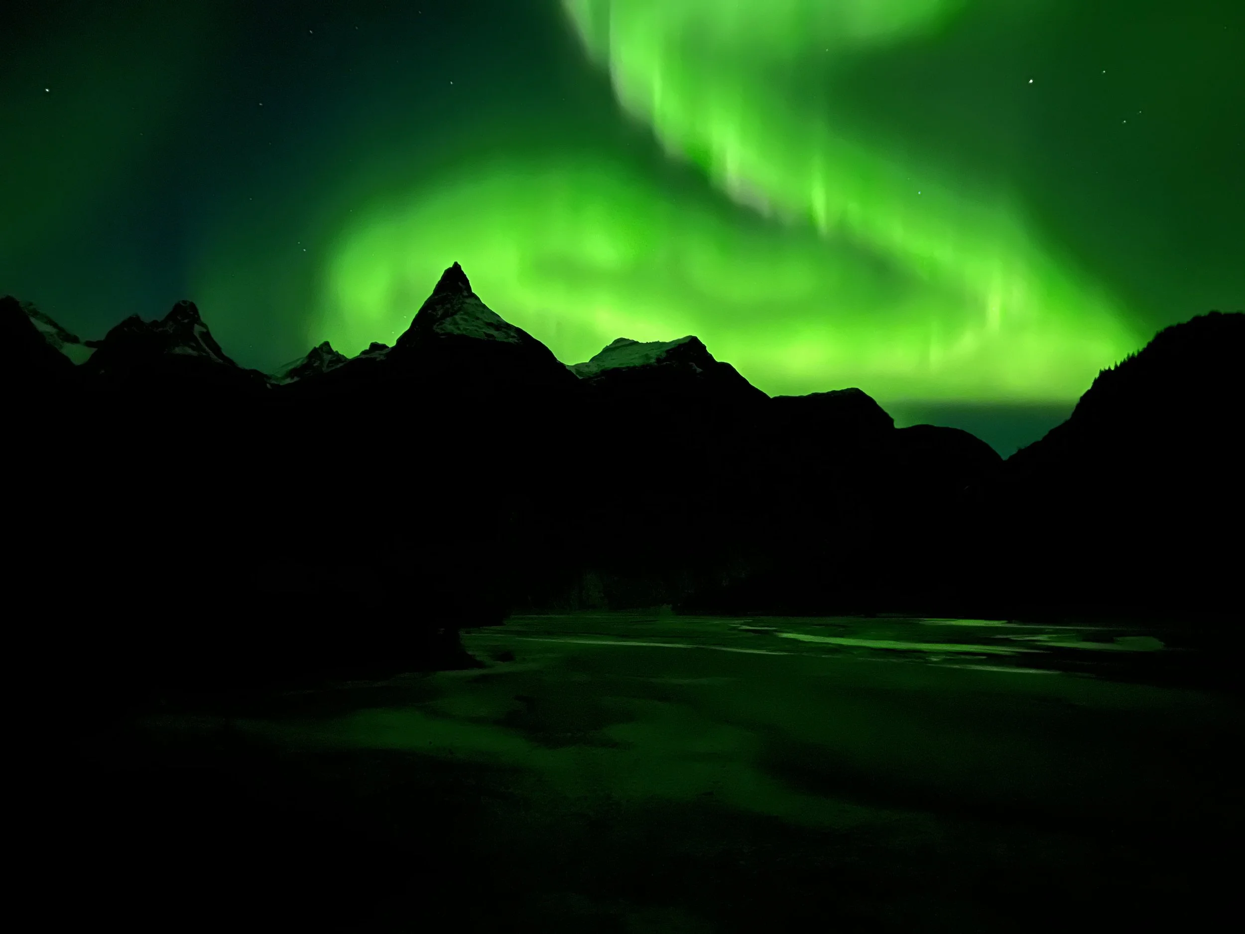  Aurora at the Gilkey Glacier on September 30, 2025 (Photo credit: Jocelyn Reahl) 