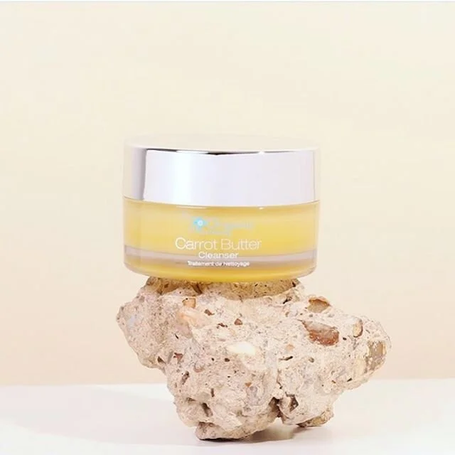 Carrot butter cleanser 🥕 100% naturlig, 99,9 % økologisk 🤤 .
.
.
Dette «kult» produktet fra @theorganicpharmacy er helt unik på konsistens, duft og egenskaper 💚 en rik balm som effektivt renser vekk makeup (også mascara), smus